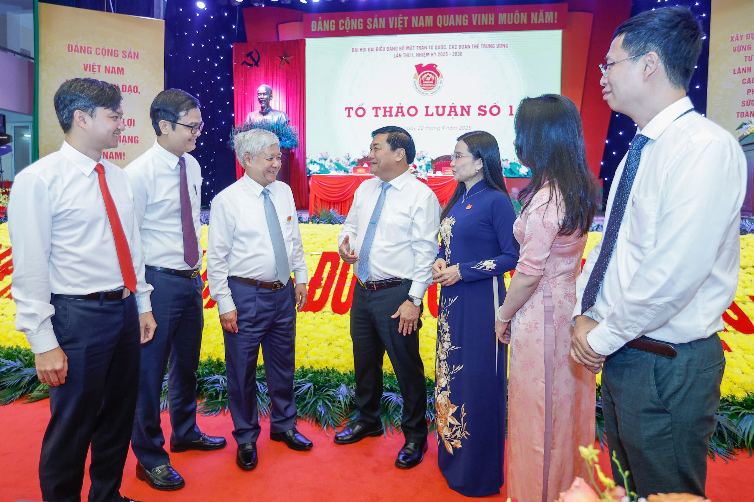 Phát triển đảng viên trẻ trong Đảng Mặt trận Tổ quốc để thích ứng kỷ nguyên số - Ảnh 3. Phát triển đảng viên trẻ trong Đảng Mặt trận Tổ quốc để thích ứng kỷ nguyên số - Ảnh 3.