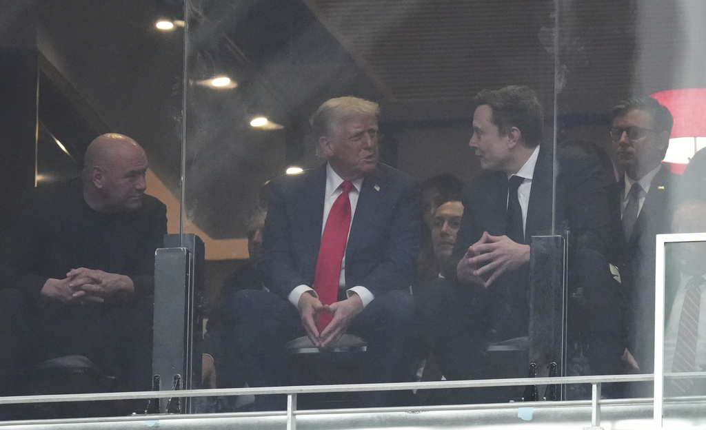 Tổng thống Trump và Elon Musk tái hợp: Cuộc trò chuyện tại Arizona - Ảnh 1.