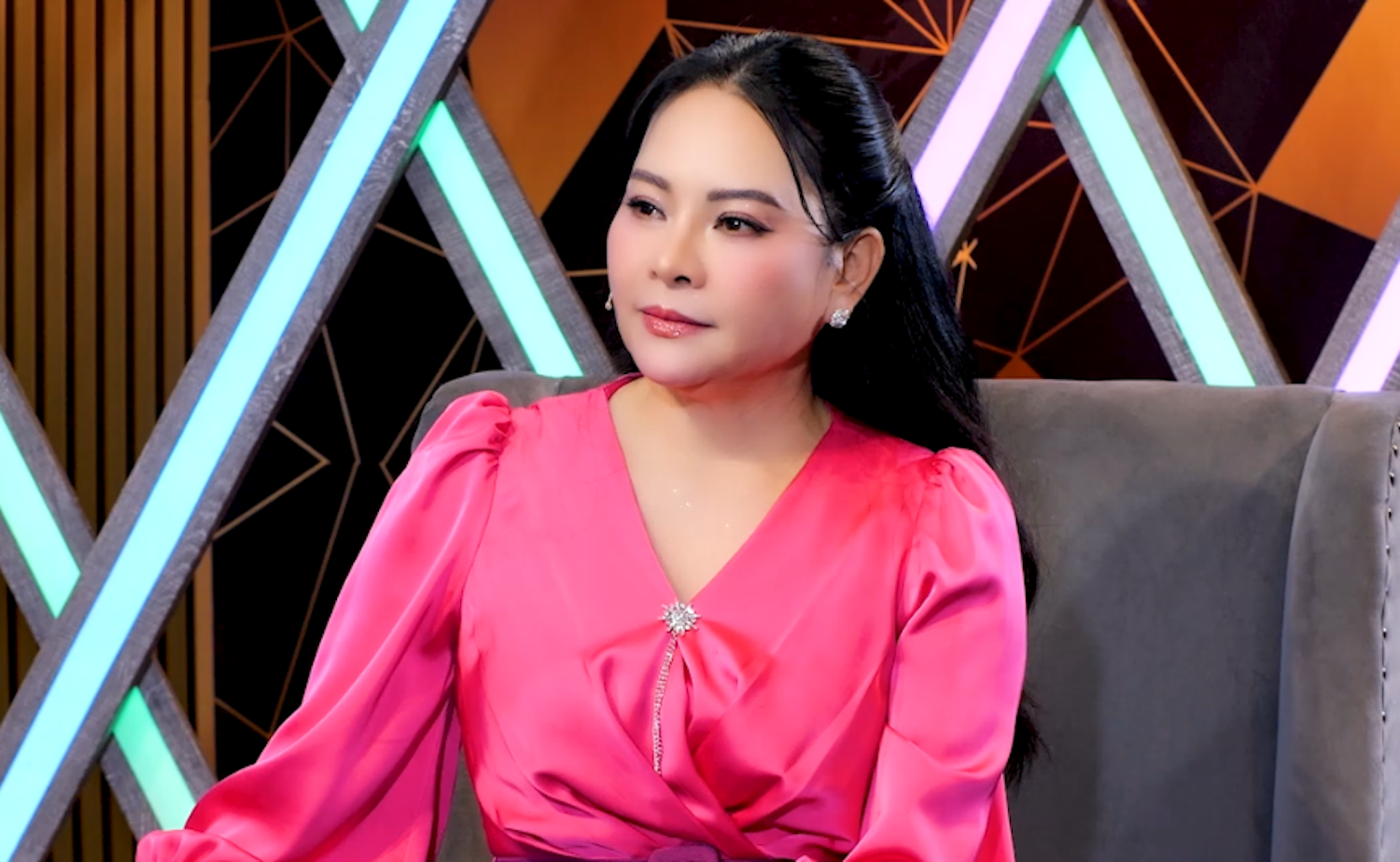Cuộc sống của ca sĩ Đông Đào ở tuổi 54 - Ảnh 1.