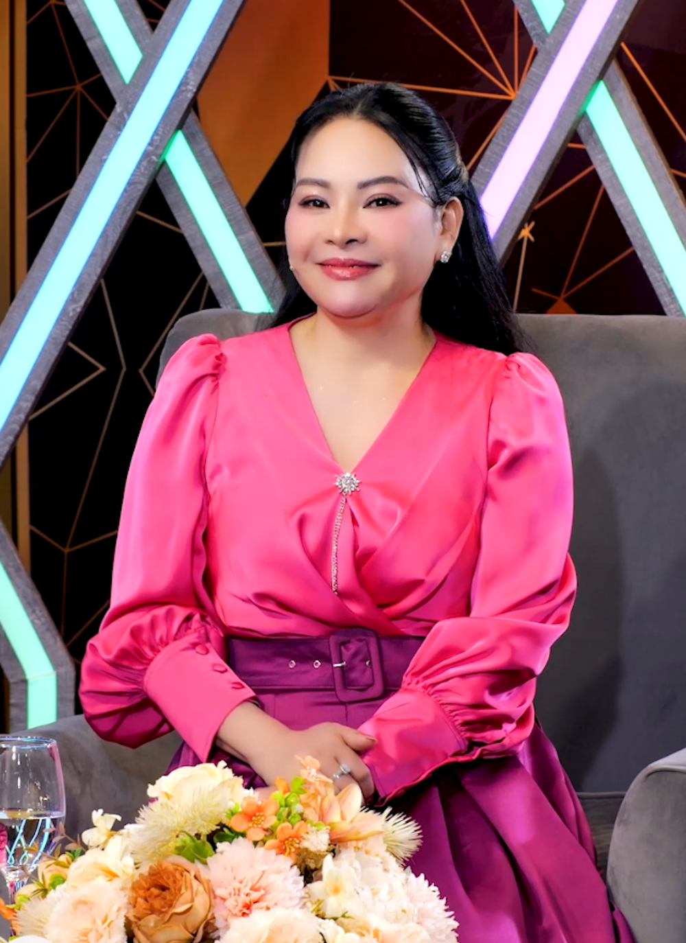 Cuộc sống của ca sĩ Đông Đào ở tuổi 54 - Ảnh 2.