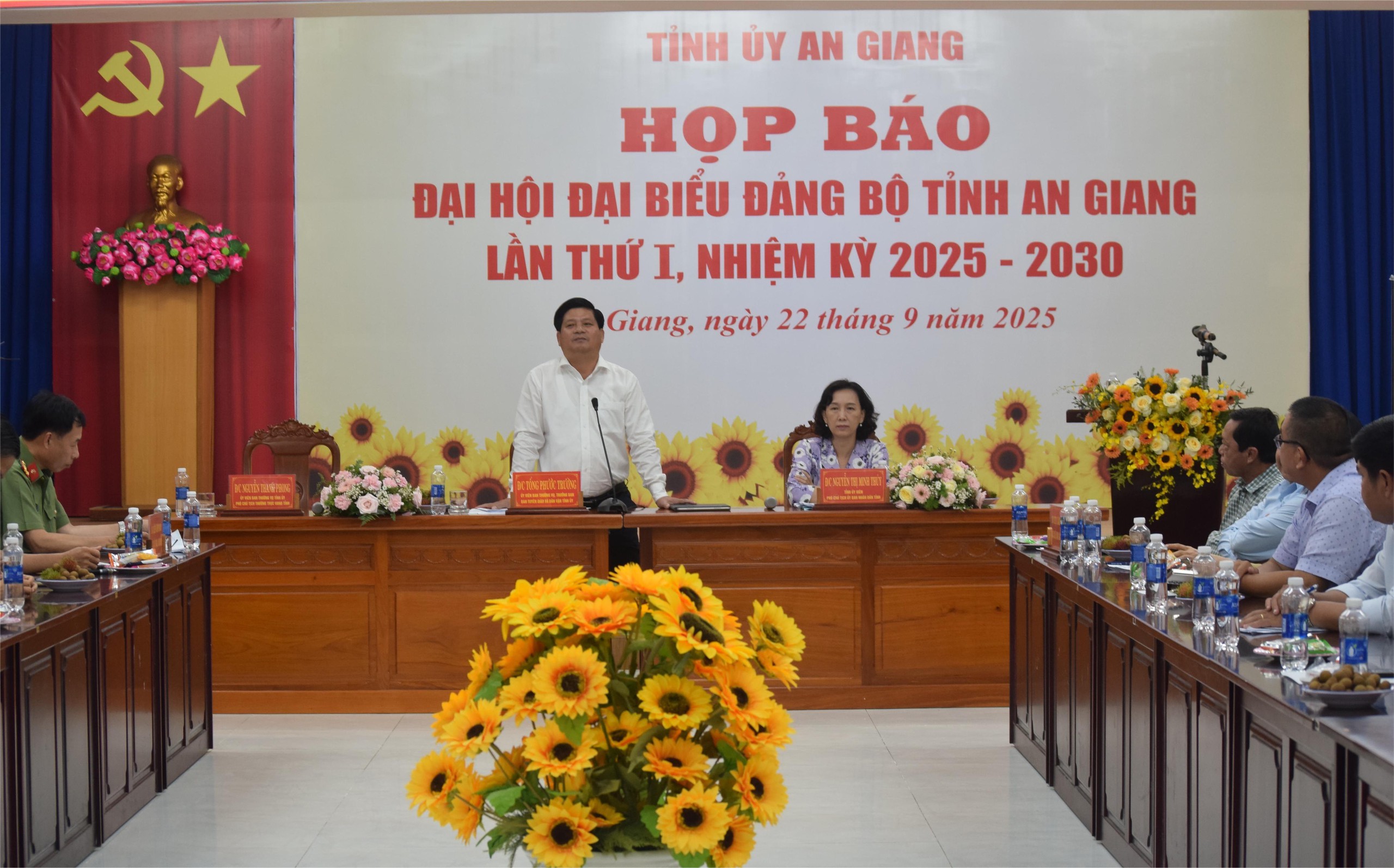 66 người được chỉ định tham gia Ban Chấp hành Đảng bộ tỉnh An Giang lần 1- Ảnh 1. 66 người được chỉ định tham gia Ban Chấp hành Đảng bộ tỉnh An Giang lần 1- Ảnh 1.