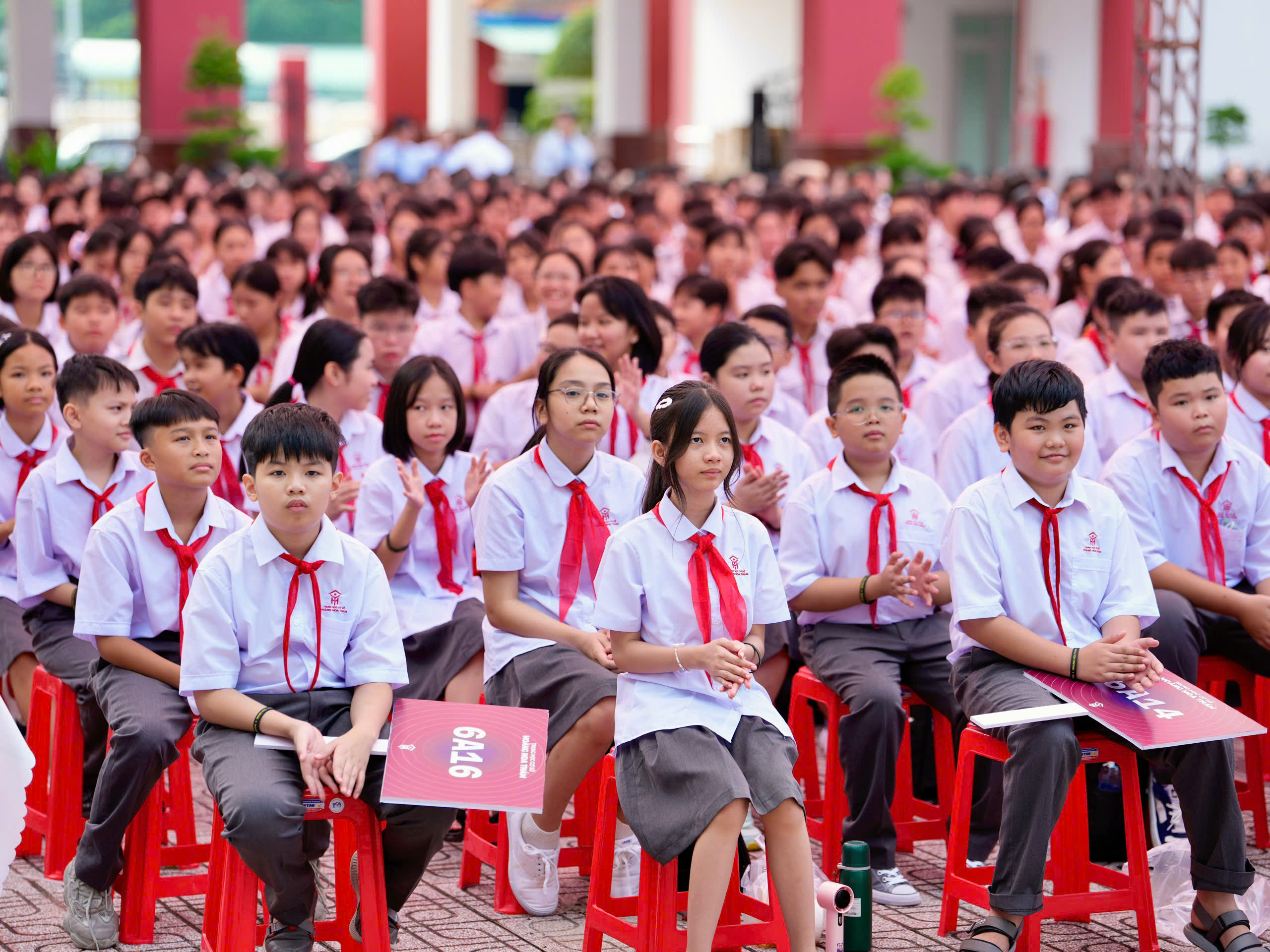 Phó giám đốc Sở GD-ĐT TP.HCM chỉ đạo về dạy 2 buổi/ngày, chương trình nhà trường - Ảnh 1.