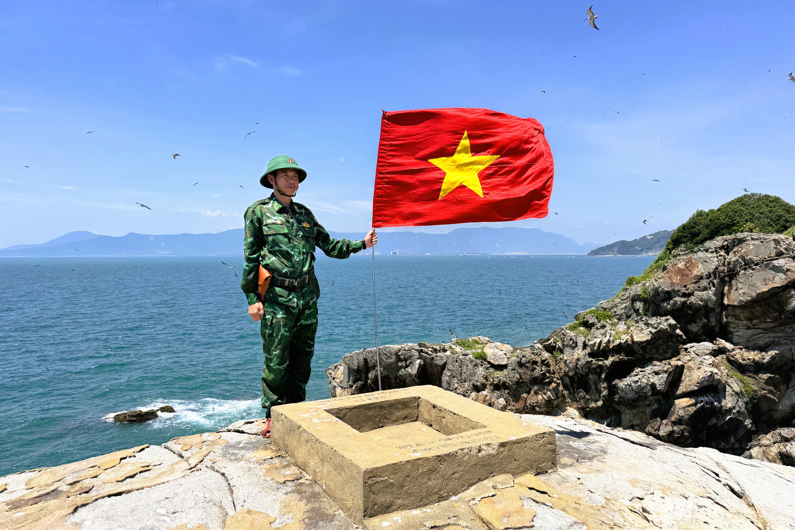 Kỳ 3: Suýt gặp nạn ở Hòn Chim, điểm A13 - Ảnh 2.