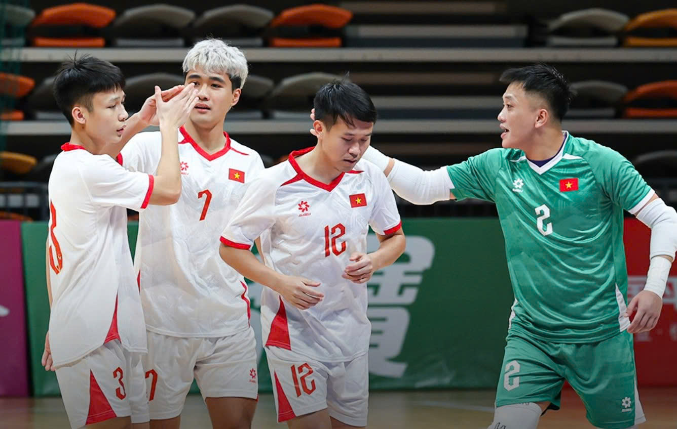 Futsal Việt Nam đặt một chân vào VCK châu Á, Trung Quốc sớm dừng chân- Ảnh 1.