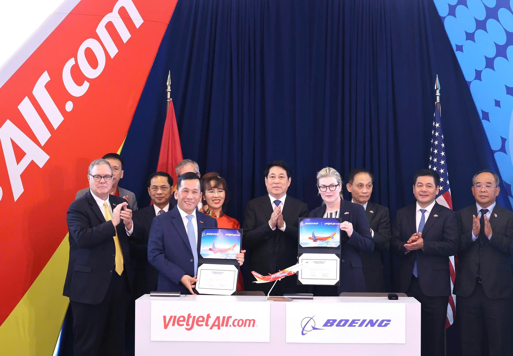 Vietjet nhận bàn giao tàu bay Boeing đầu tiên, dấu mốc 30 năm quan hệ Việt Nam – Mỹ- Ảnh 2. Vietjet nhận bàn giao tàu bay Boeing đầu tiên, dấu mốc 30 năm quan hệ Việt Nam – Mỹ- Ảnh 2.