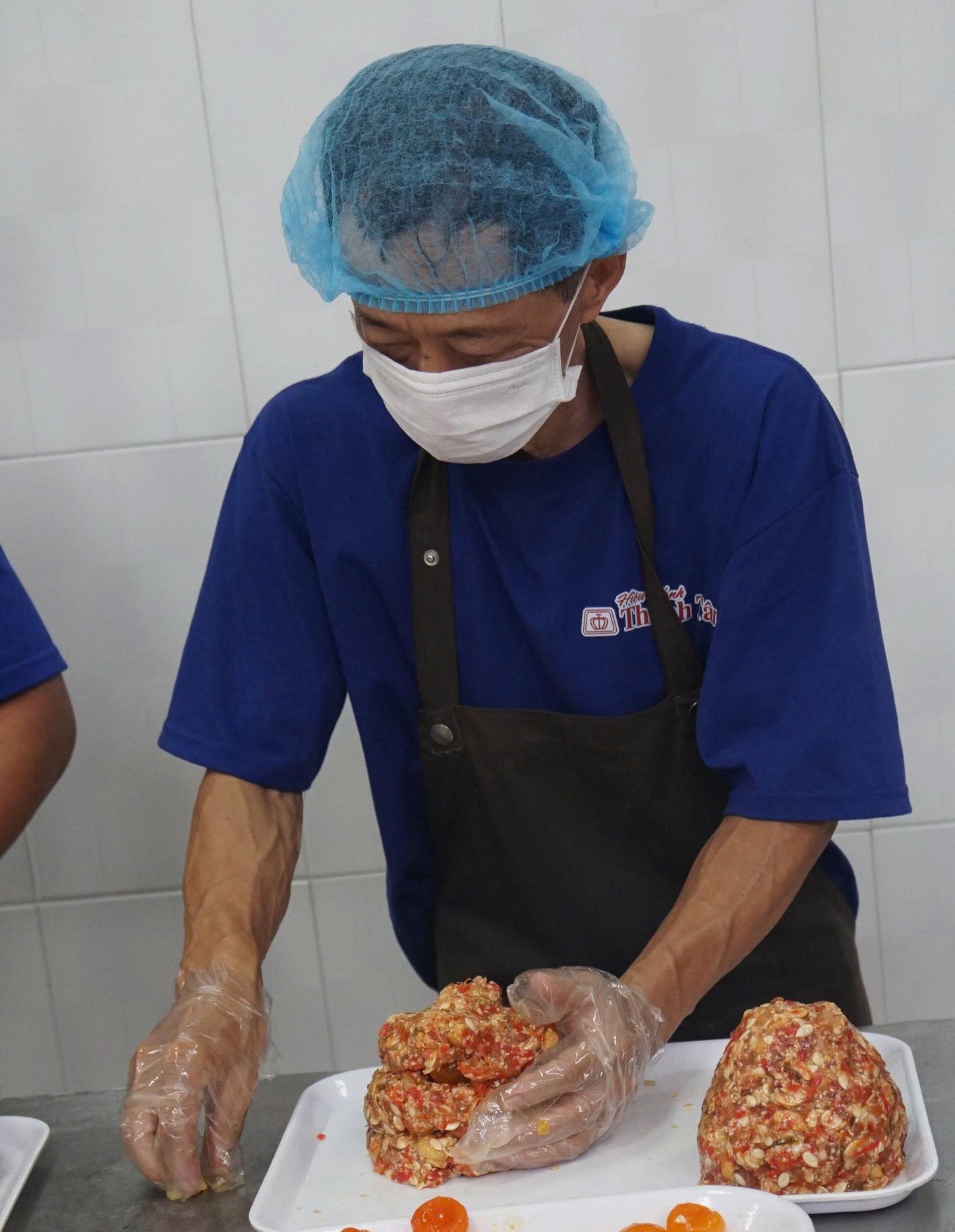 - រូបថត ៤. Cô gái Mỹ Tho kế nghiệp cha với 'cuốn bí kíp' giữ hồn bánh trung thu gia truyền - Ảnh 4.