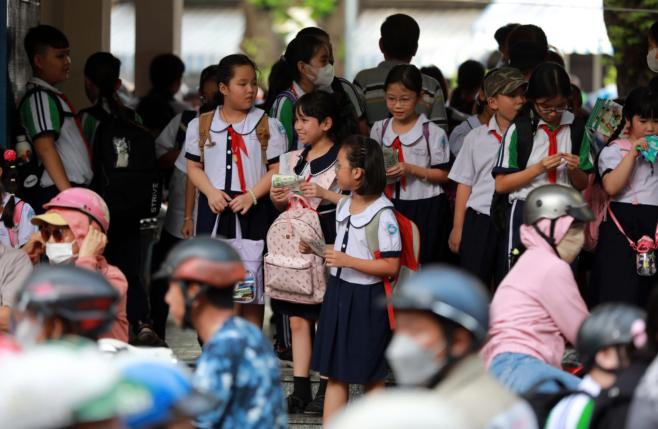 Các khoản thu đầu năm học: Trường phải giải trình nếu tăng mức thu - Ảnh 1.