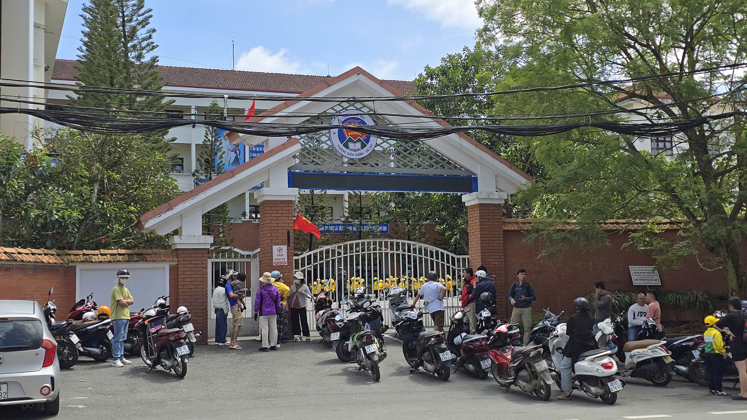 Trung Vuong小学校の汚れた食品事件と寄宿舎の厨房の検査 - 写真2。 Vụ thực phẩm bẩn tại trường tiểu học Trưng Vương và kiểm tra bếp bán trú - Ảnh 2.