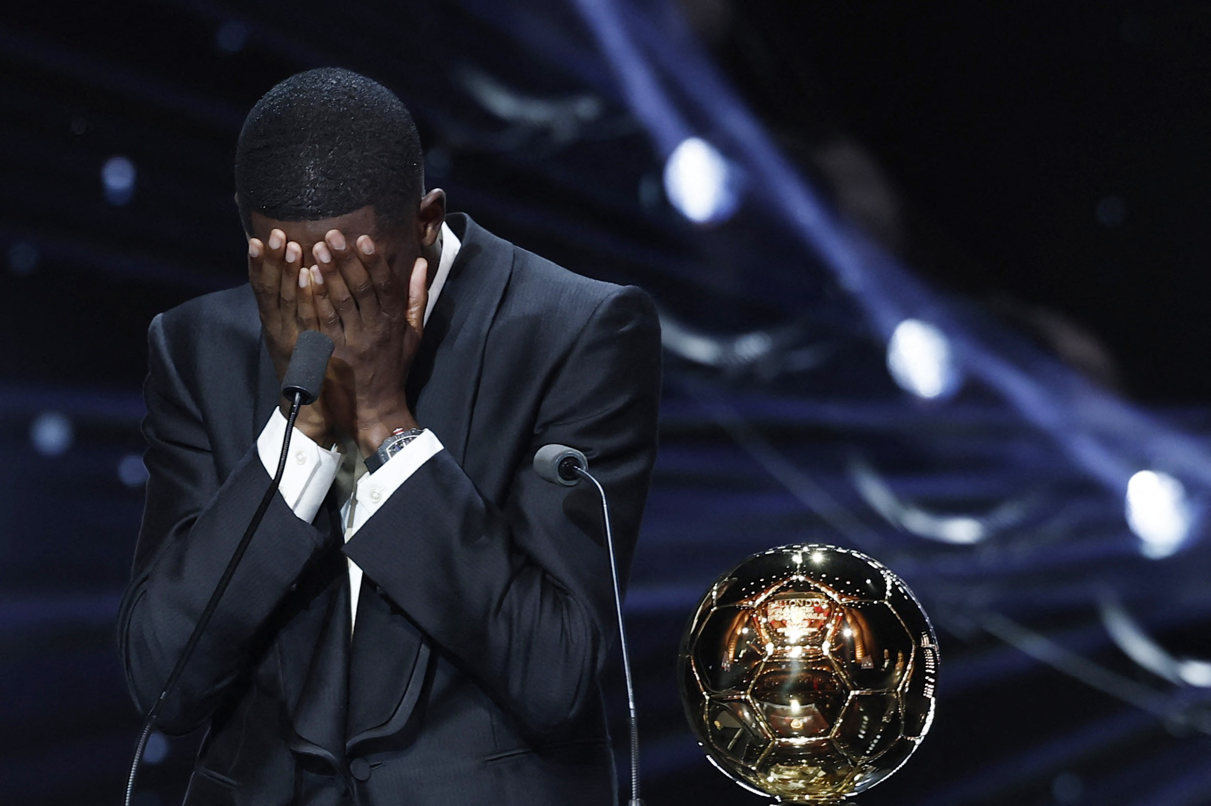 Dembele bật khóc khi giành Qu…