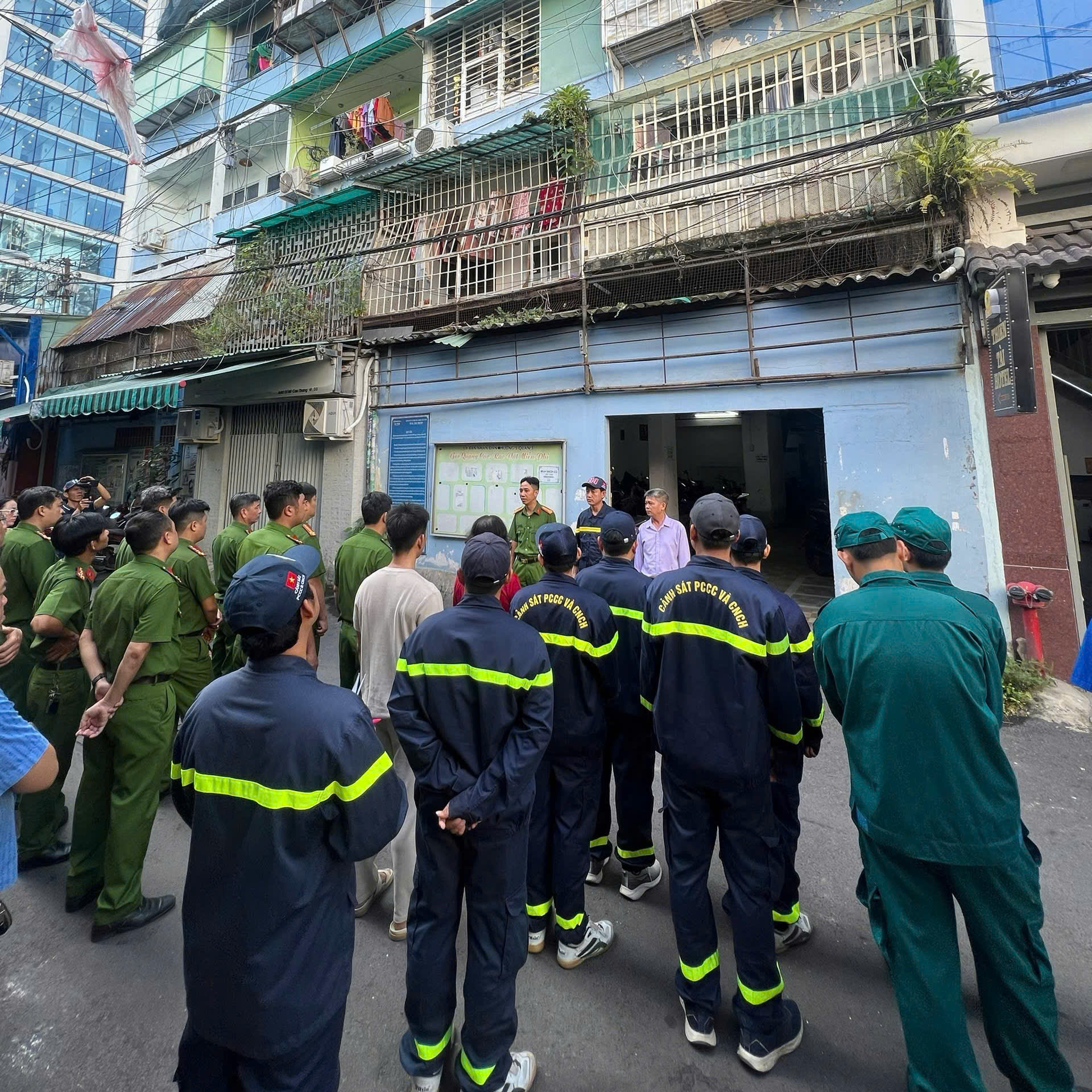 Công an TP.HCM về đích chiến dịch xóa 'tử huyệt chuồng cọp' chung cư- Ảnh 1.