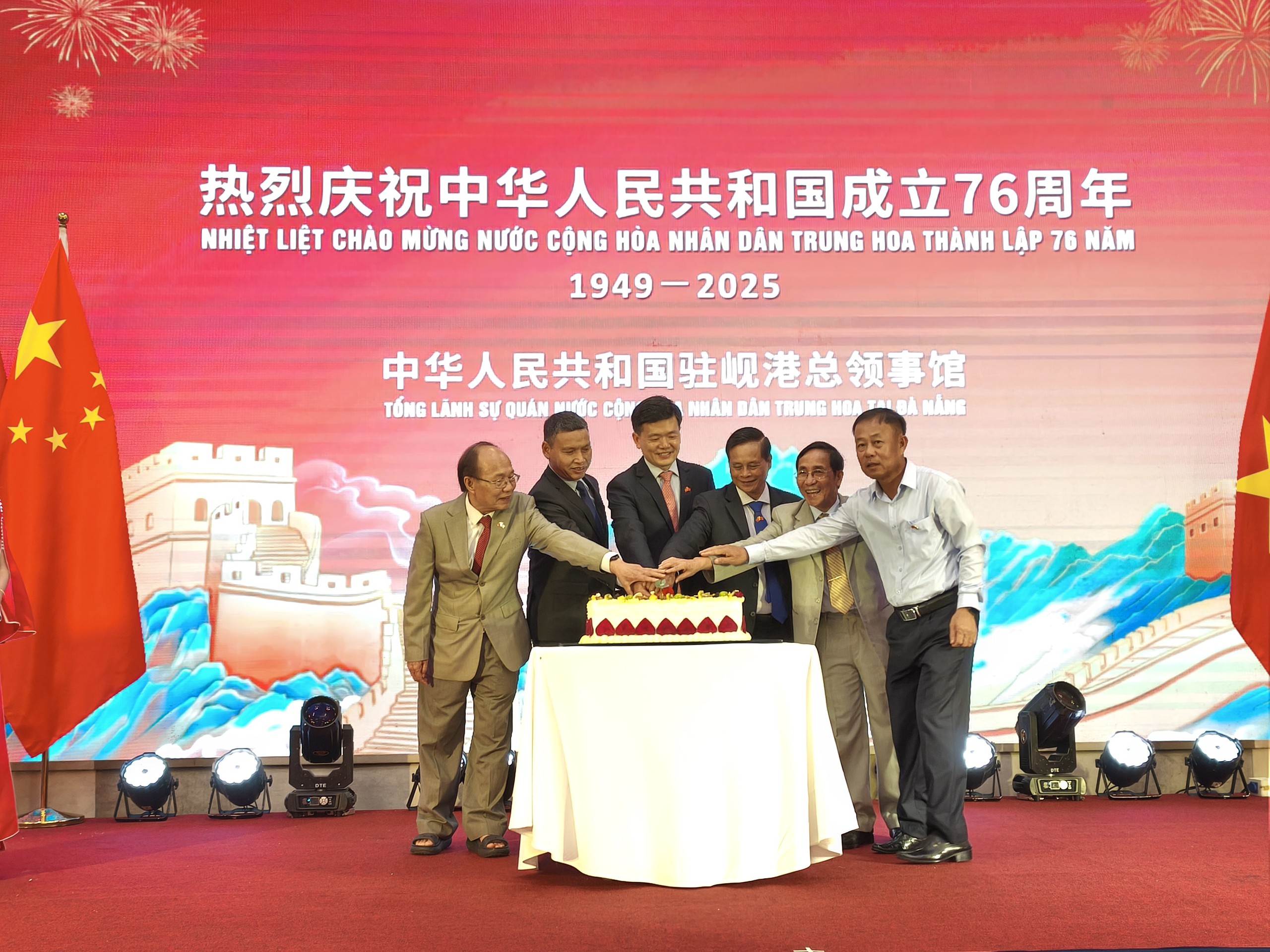 - ຮູບ 1. - Ảnh 1.