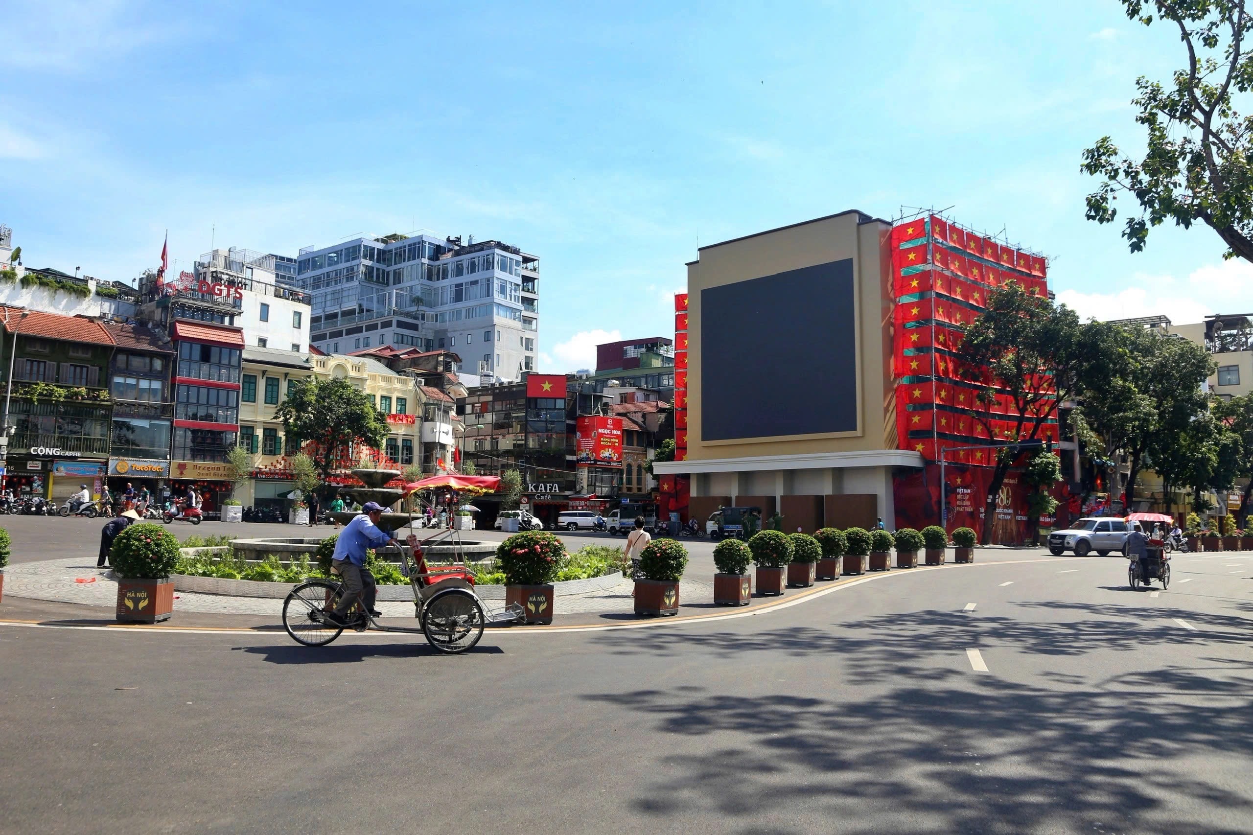 ពីបេតិកភណ្ឌដែលបាននាំចូលទៅជាបំរែបំរួលវប្បធម៌ - រូបថត ១. Từ di sản du nhập đến biến thể văn hóa- Ảnh 1.