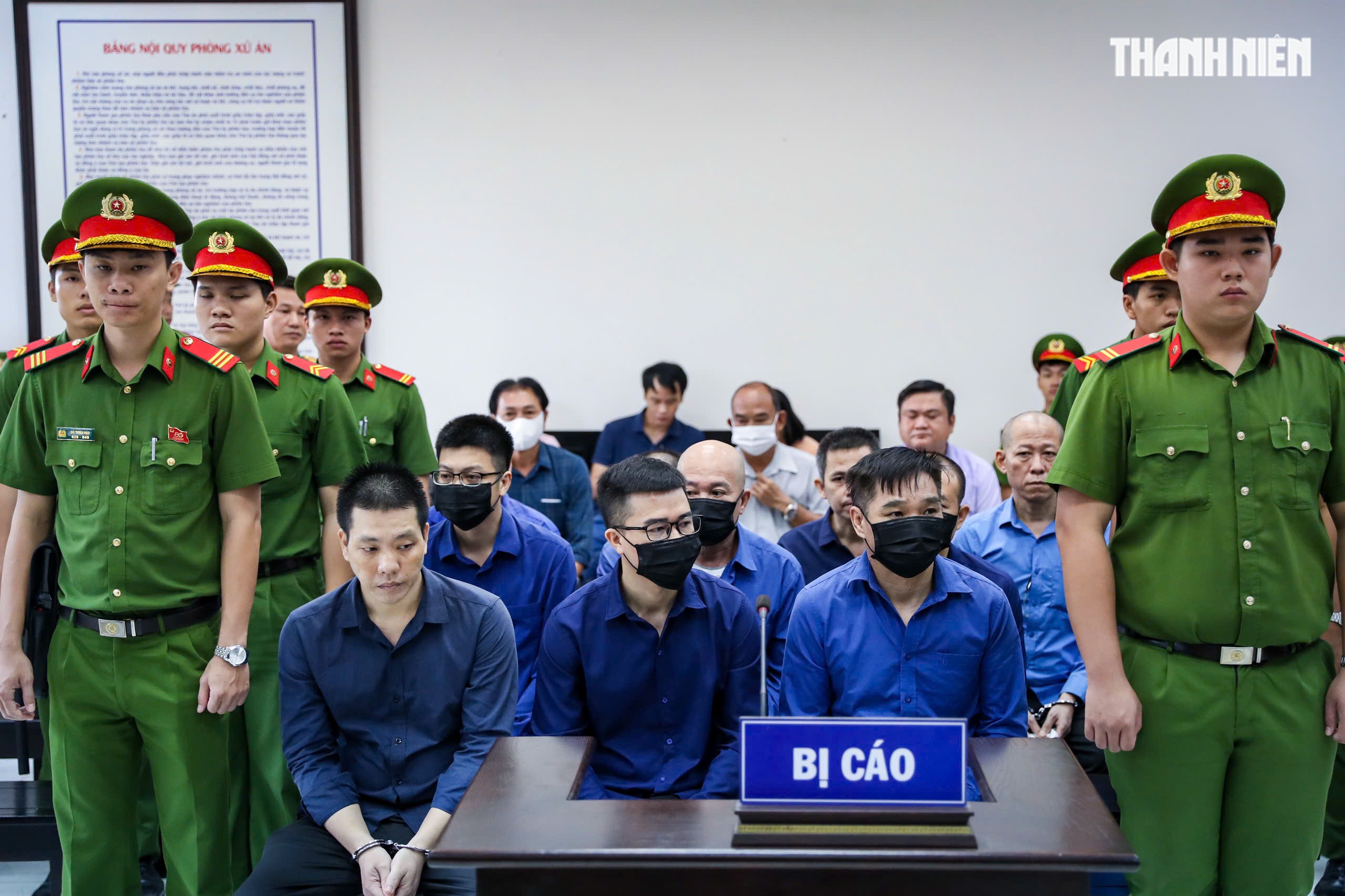An ninh thắt chặt tại phiên tòa xét xử trùm giang hồ Bình 'Kiểm'- Ảnh 3.