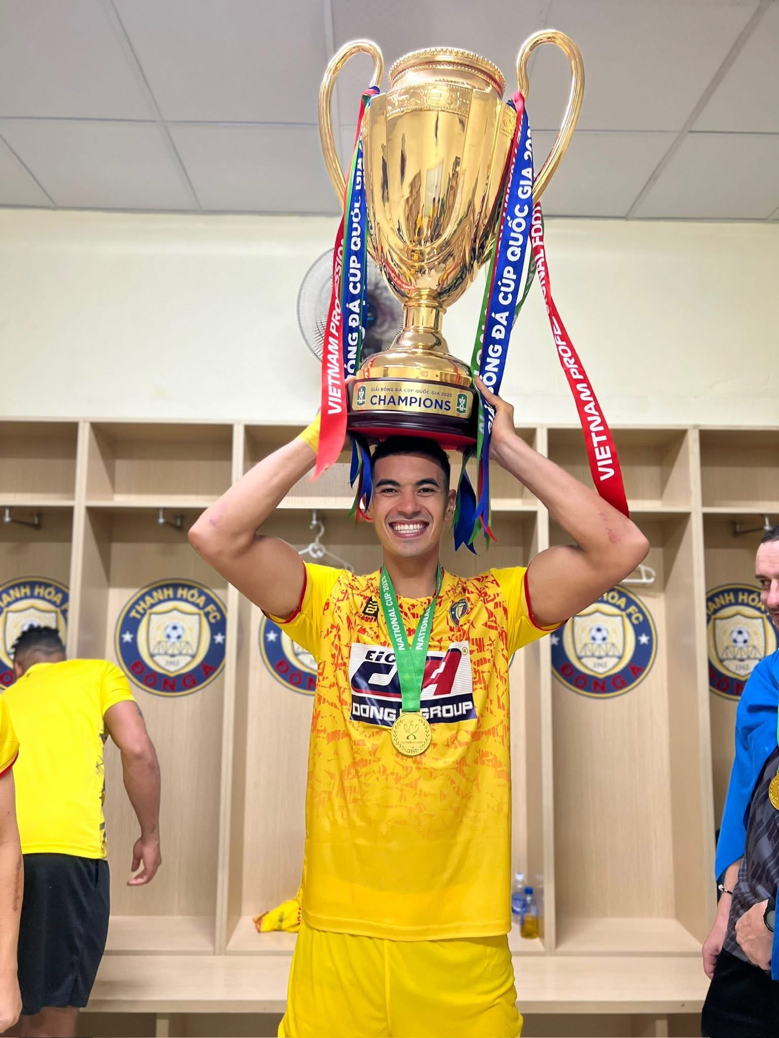 កីឡាករ Gustavo ត្រូវបានស្នើឱ្យទទួលស្គាល់ថាជាអ្នកមានទេពកោសល្យពិសេសមានប្រយោជន៍ដល់ប្រទេសវៀតណាម - រូបថត ១. Cầu thủ Gustavo được đề nghị công nhận là tài năng đặc biệt, có lợi ích cho Việt Nam- Ảnh 1.