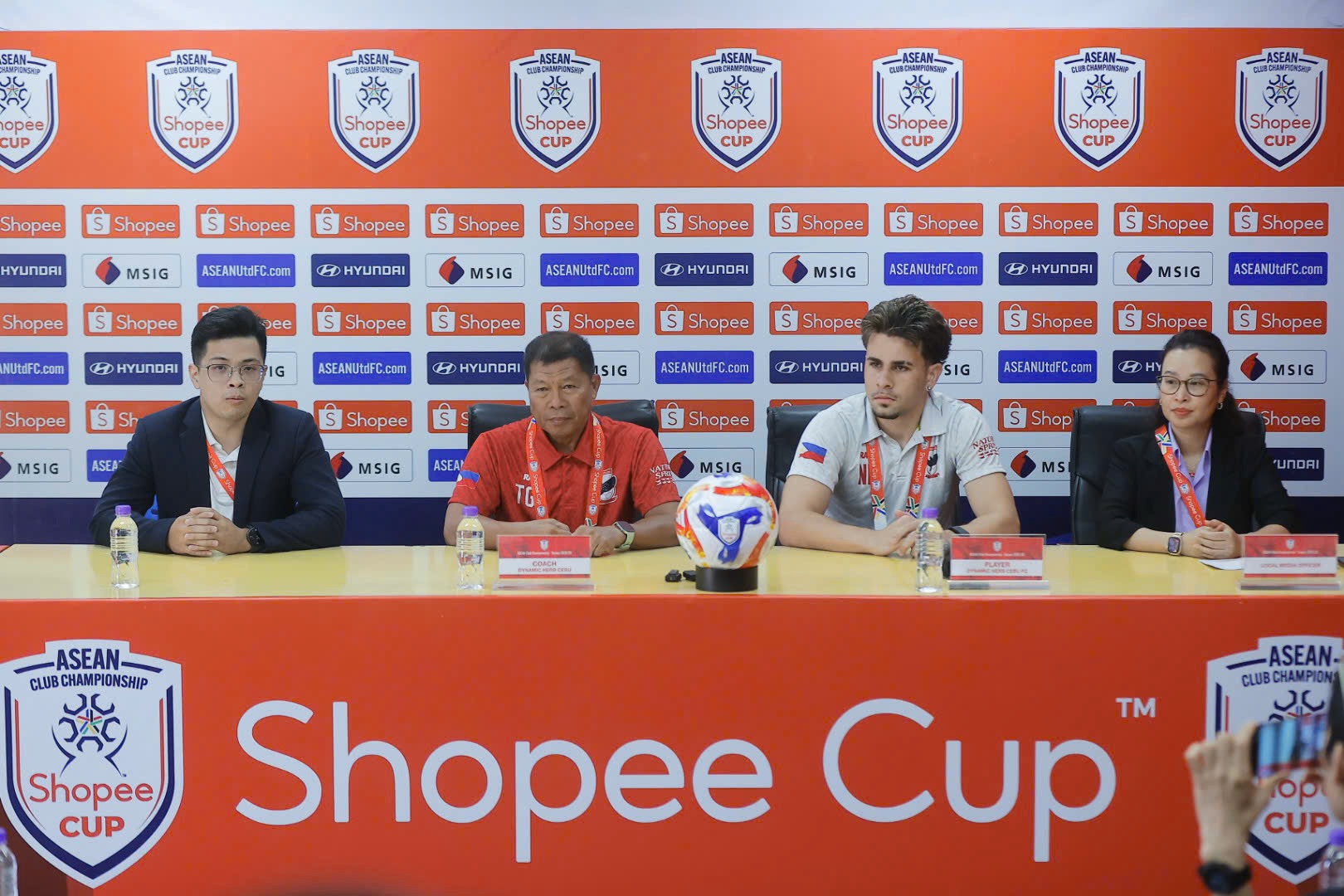 Saingan CAHN Club di Filipina sebut karakter berbahaya, ungkap rahasia - Foto 2. Đối thủ Philippines của CLB CAHN nhắc đến nhân vật nguy hiểm, tiết lộ điều bí mật- Ảnh 2.