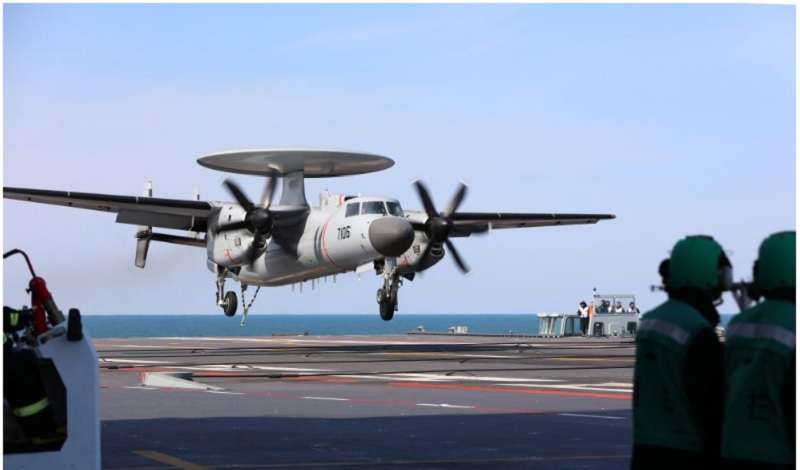 Tàu sân bay mới nhất của Trung Quốc phóng thành công 3 loại máy bay - Ảnh 2.