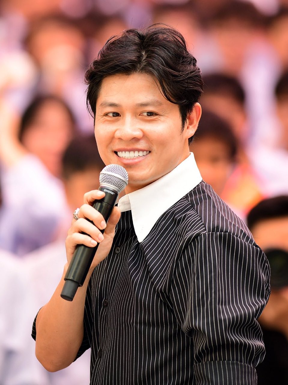 ໃຜມີອິດທິພົນຕໍ່ການເຮັດວຽກຂອງນັກດົນຕີ 'ສືບຕໍ່ເລື່ອງຄວາມສະຫງົບ'? - ຮູບ 2. Ai là người ảnh hưởng đến sự nghiệp của nhạc sĩ ‘Viết tiếp câu chuyện hòa bình’?- Ảnh 2.