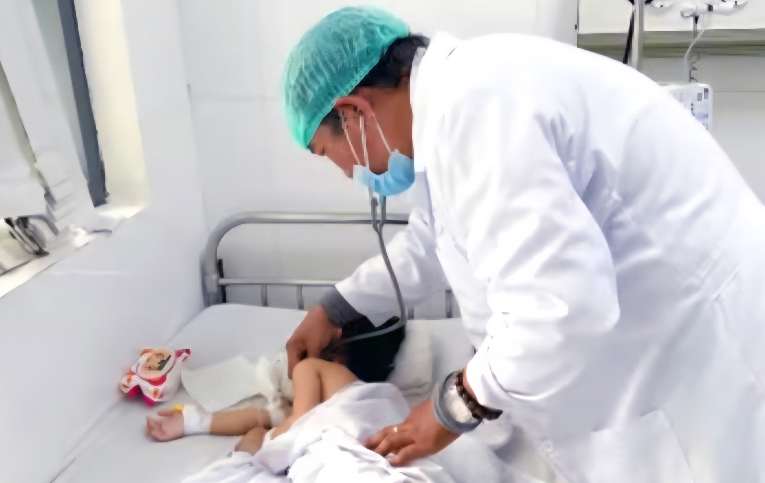 Hy hữu, búi tóc dài 12 cm trong ruột bé gái 4 tuổi ở TP.Cần Thơ - Ảnh 2.