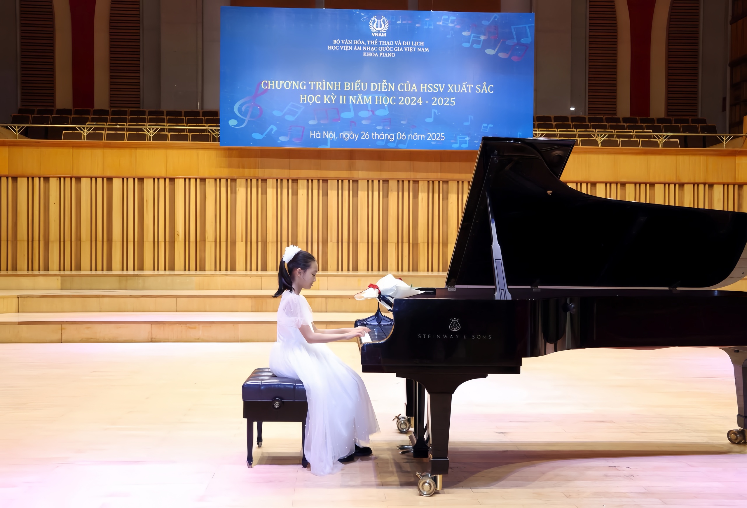 Đàn piano thay đổi cuộc đời một học sinh tiểu học - Ảnh 2.