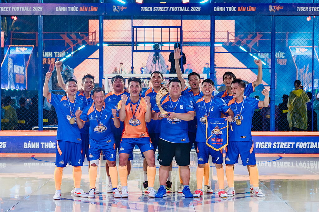 Nha Trang រកឃើញតំណាងដំបូងដើម្បីប្រកួតជាមួយជើងខ្លាំង Manchester United - រូបថត ១. Nha Trang tìm ra đại diện đầu tiên tranh tài cùng huyền thoại Manchester United - Ảnh 1.