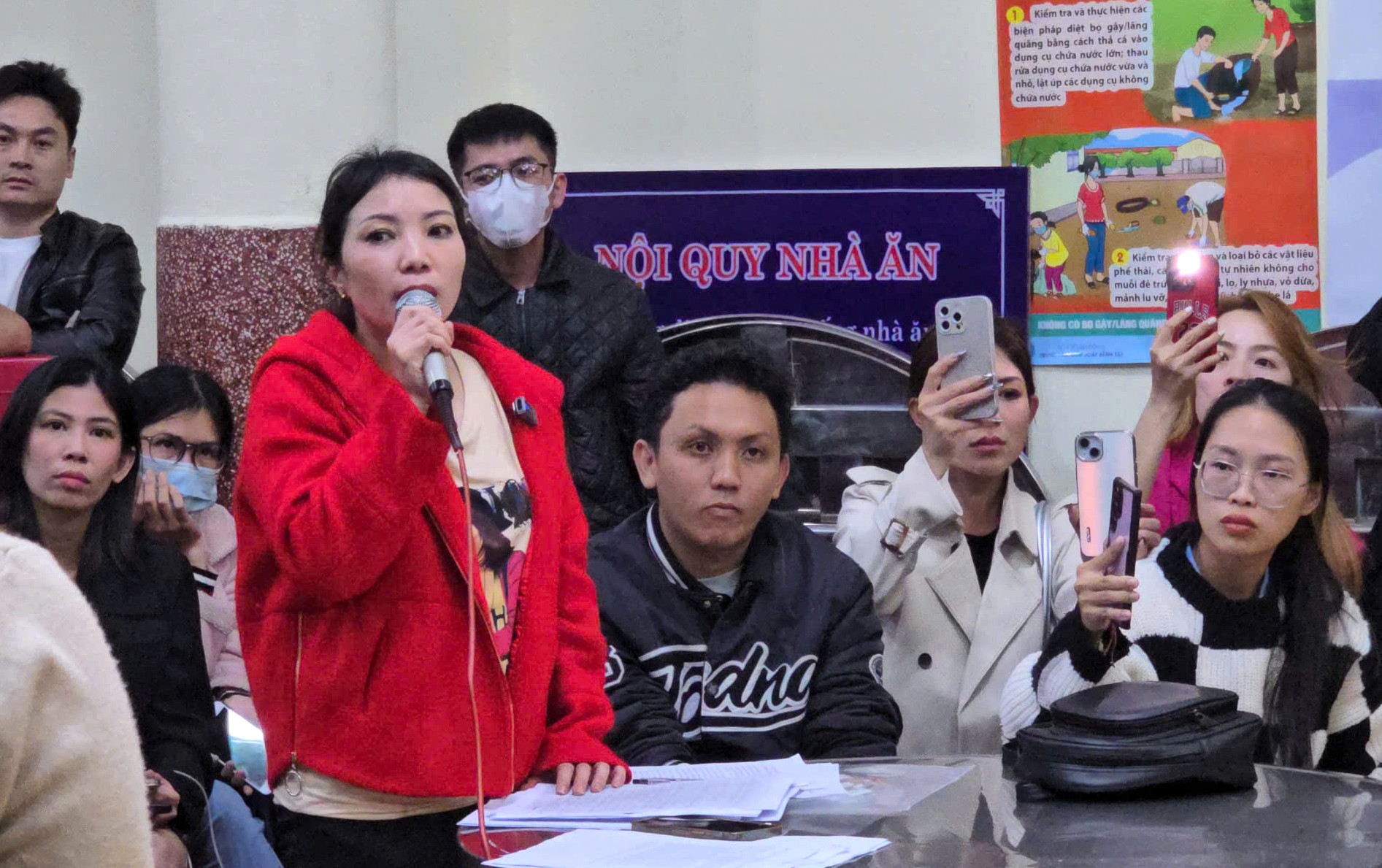 Informační případ špinavého jídla ve škole: Pozastavit ředitele na 15 dní - Foto 3. Vụ thông tin thực phẩm bẩn vào trường học: Đình chỉ công tác hiệu trưởng 15 ngày- Ảnh 3.