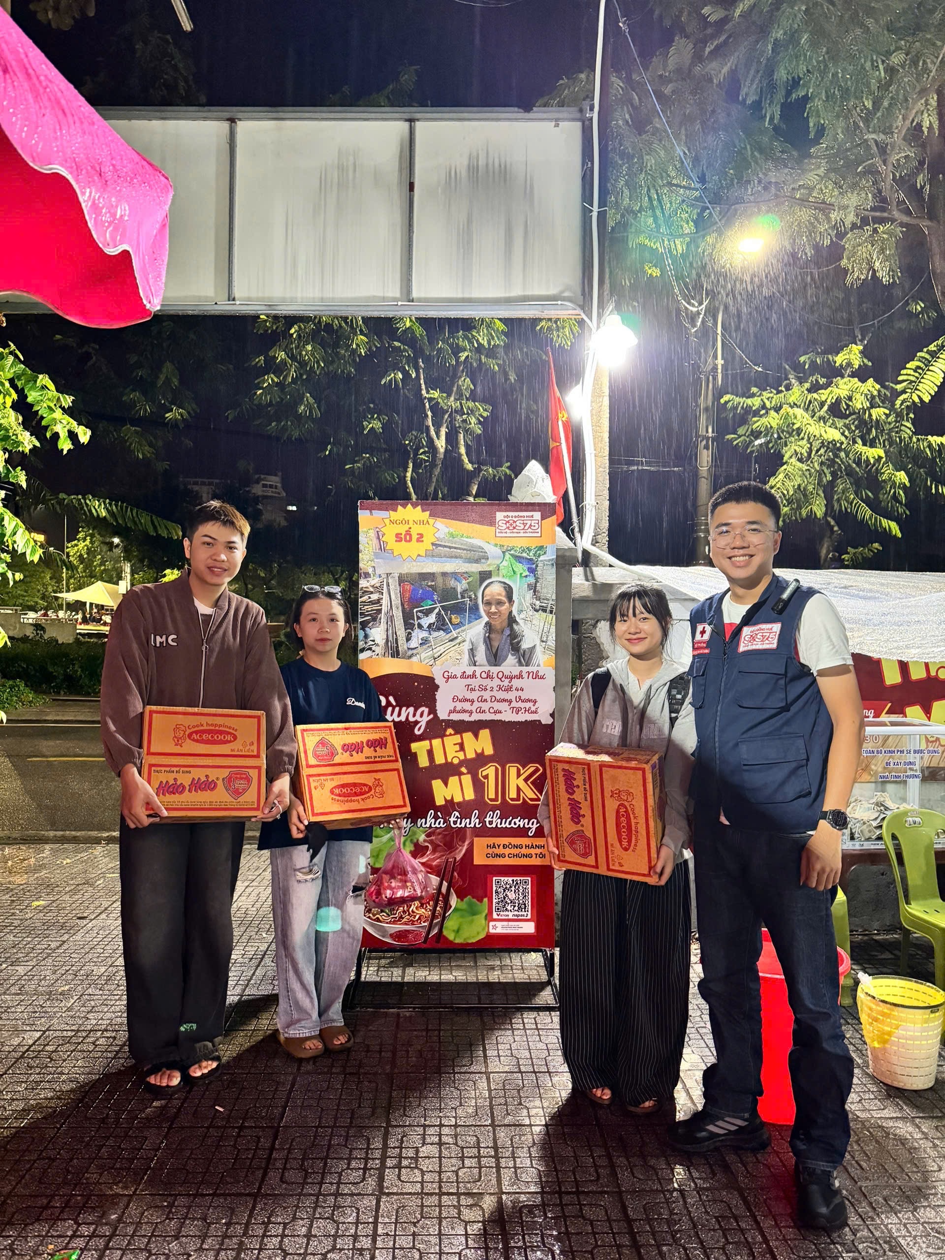 Lan tỏa trên mạng xã hội: Điều bất ngờ sau những tô mì 1.000 đồng ở Huế - Ảnh 3.