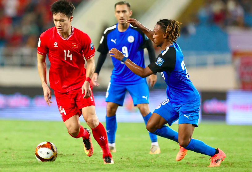 គ្រូបង្វឹក Kim Sang-sik នឹងប្រែក្លាយក្រុមវៀតណាម៖ ត្រូវមានជំនាញ ខ្លាំង និងចេះឈ្នះ! - រូបថត ៣. HLV Kim Sang-sik sẽ ‘biến hình’ đội tuyển Việt Nam: Vừa khéo vừa khỏe và phải biết thắng!- Ảnh 3.