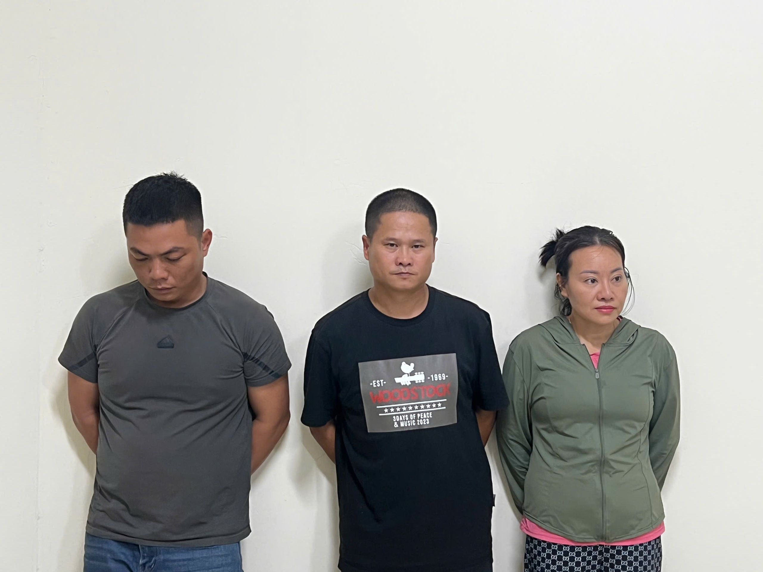 Bắt 3 người xả chất thải bể phốt xuống sông Tô Lịch- Ảnh 1.