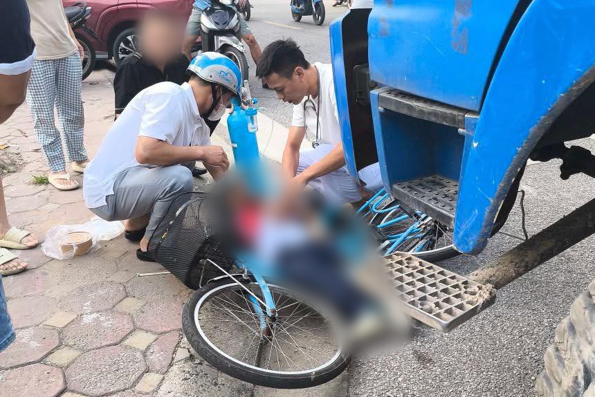 Nam sinh Hà Nội tử vong sau va chạm với xe tải trước cổng trường- Ảnh 1.