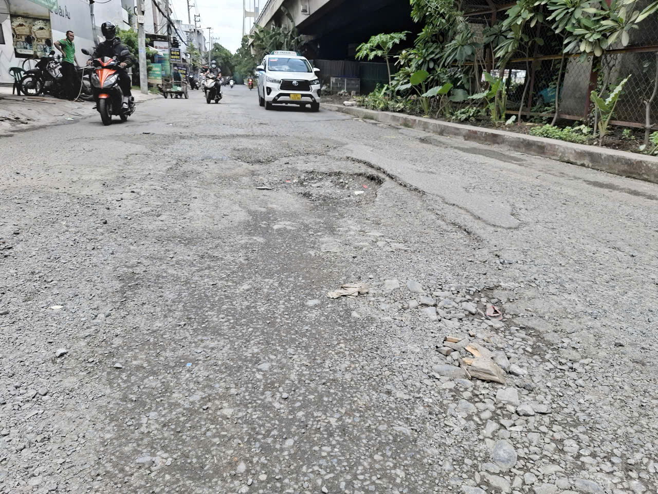 Đường nhiều ổ g&agrave;- Ảnh 1.