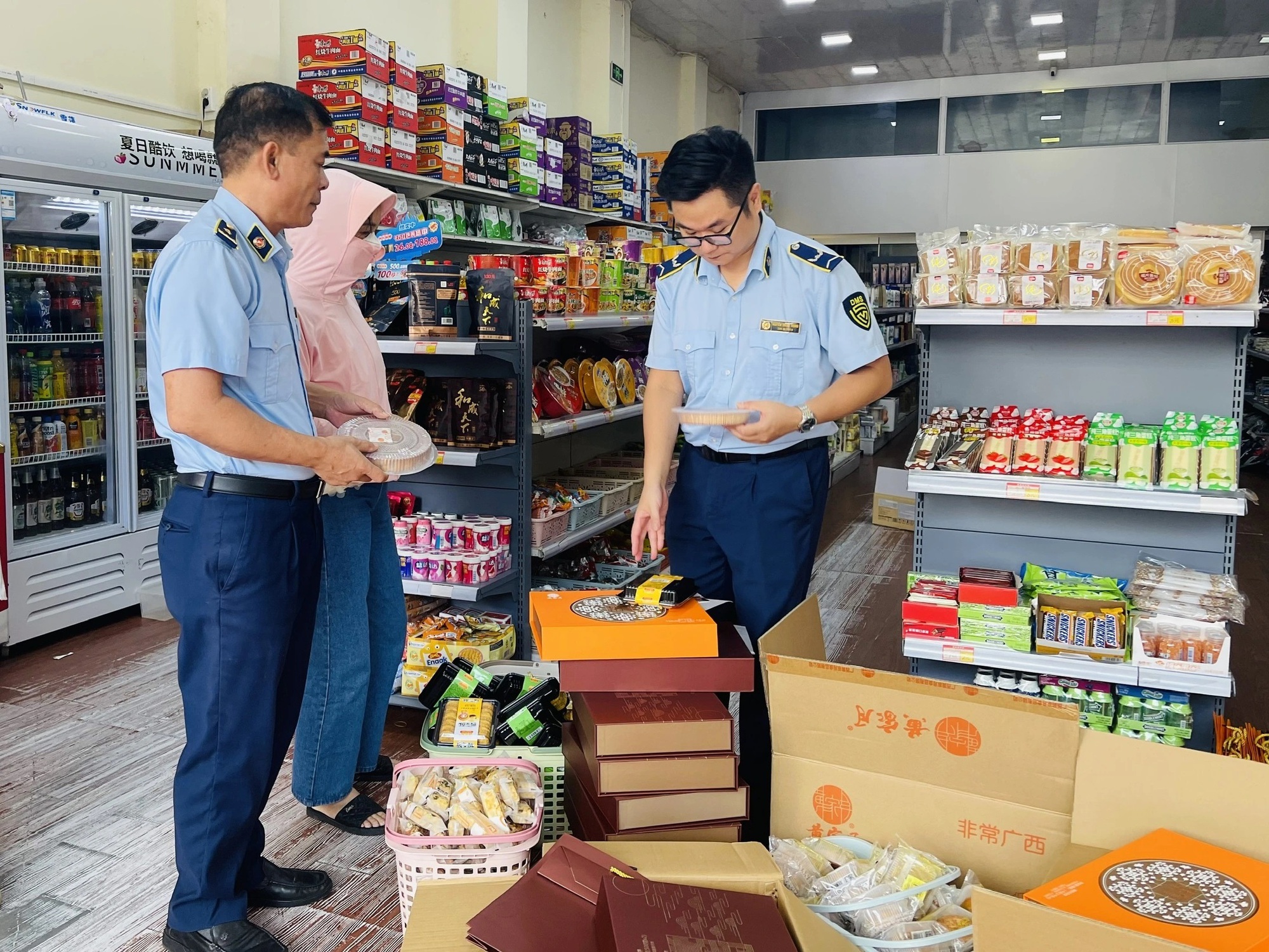 Thực phẩm không nhãn mác len lỏi mùa Trung thu- Ảnh 1.