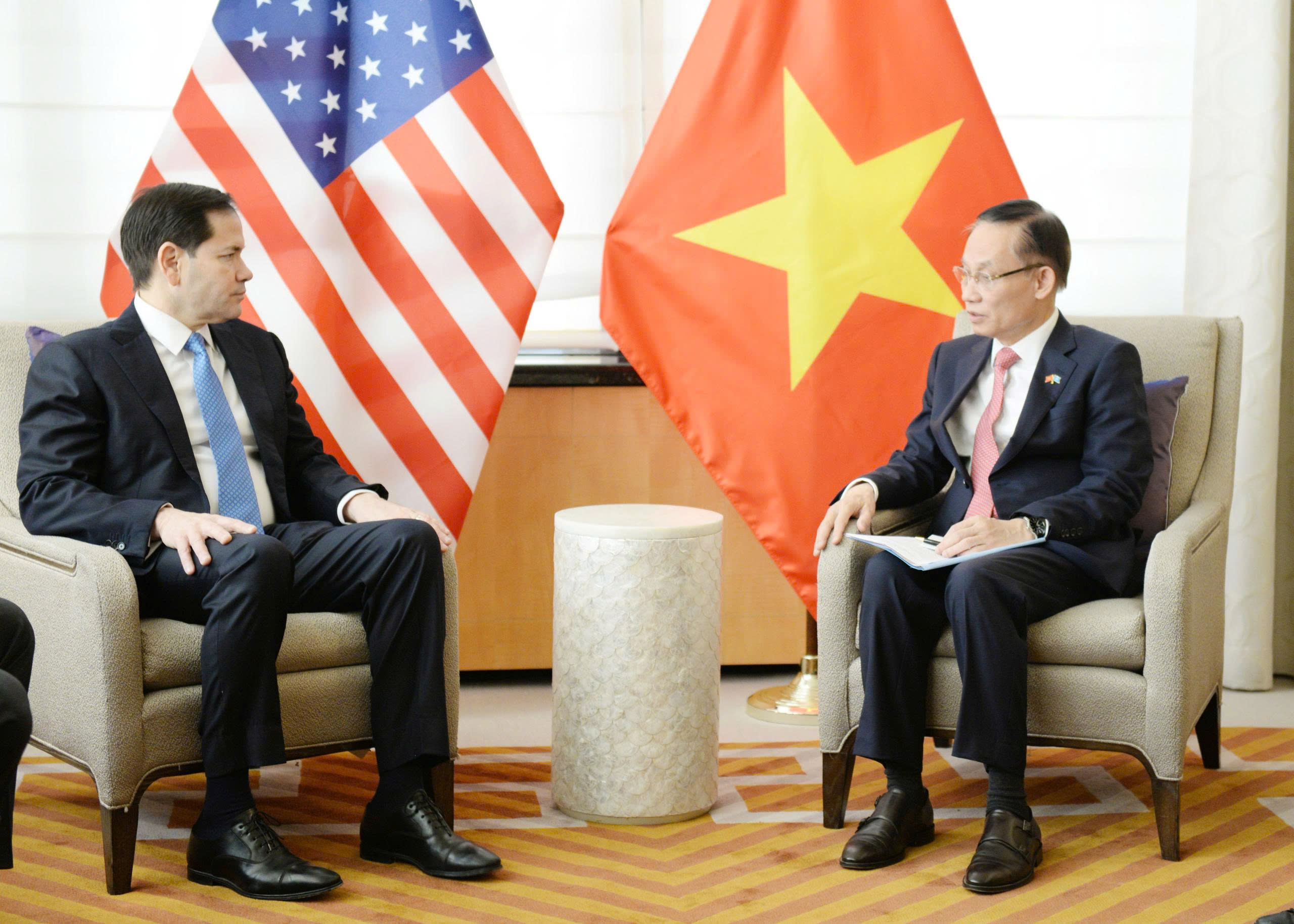 ប្រធានាធិបតី Donald Trump ចាត់ទុកវៀតណាមជាដៃគូអាទិភាពកំពូលក្នុងតំបន់ - រូបថត ២. Tổng thống Donald Trump coi Việt Nam là đối tác ưu tiên hàng đầu ở khu vực- Ảnh 2.