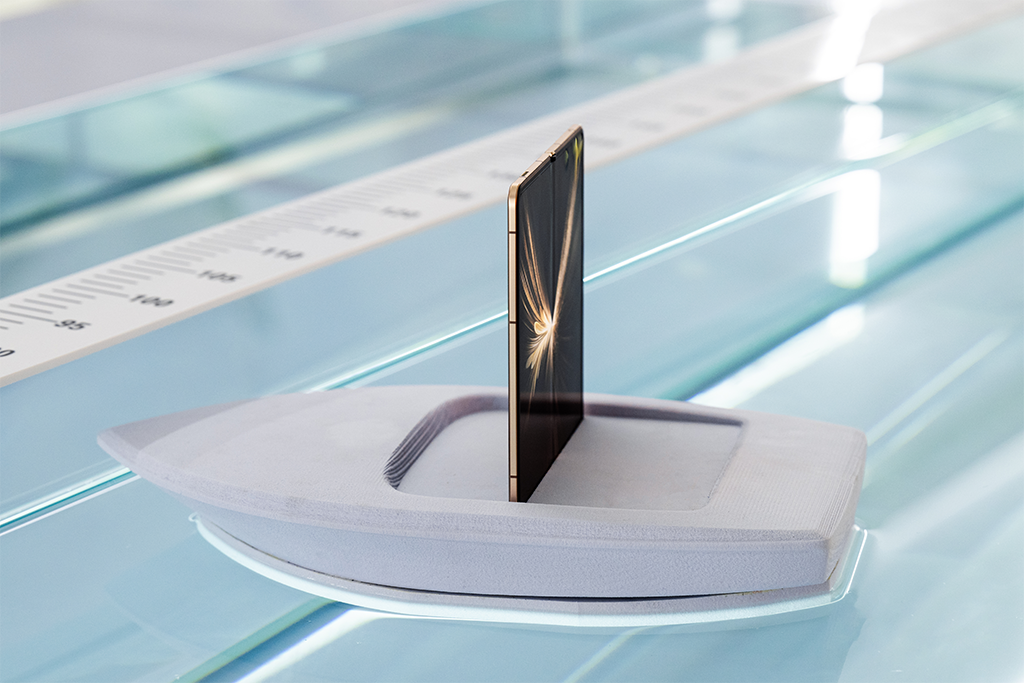 HONOR Magic V5 - អ្នកត្រួសត្រាយនៃយុគសម័យមីលីម៉ែត្រ (មម) ជាមួយនឹងសេចក្តីថ្លែងការណ៍គ្មានការសម្របសម្រួល - រូបថត 2 ។ HONOR Magic V5 - Người tiên phong kỷ nguyên milimet (mm) với tuyên bố không đánh đổi- Ảnh 2.