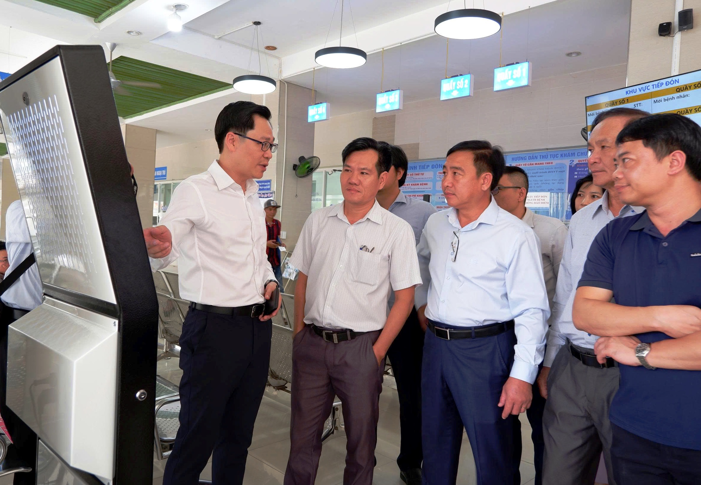 Đà Nẵng: Người Dân Hết Lo Hồ Sơ Giấy, Đi Khám Chỉ Cần Mã Số - Ảnh 2. Đà Nẵng: Người Dân Hết Lo Hồ Sơ Giấy, Đi Khám Chỉ Cần Mã Số - Ảnh 2.