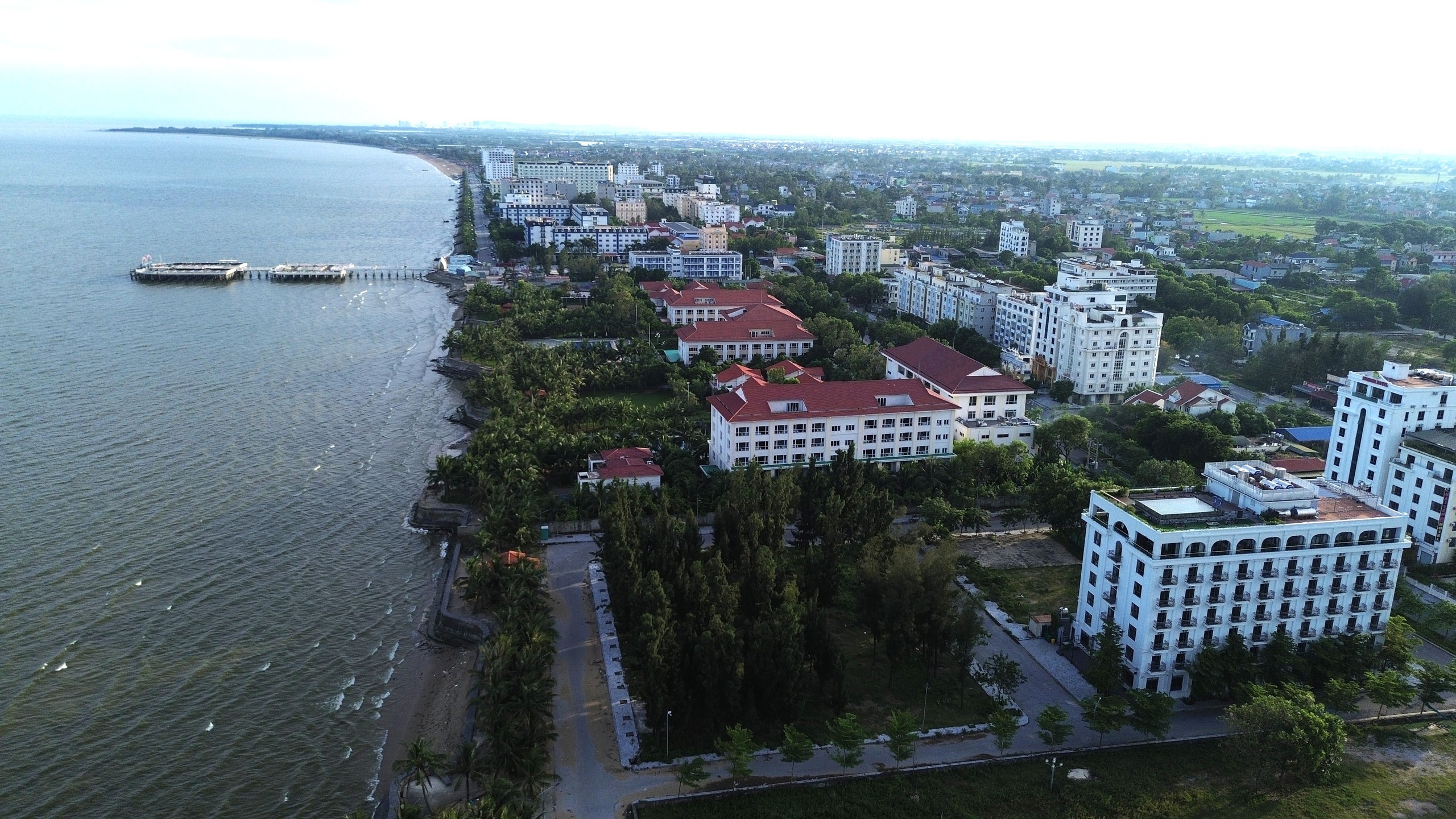 Kè biển Hải Tiến đối mặt nguy cơ sạt lở nghiêm trọng trước bão số 9 - Ảnh 14.