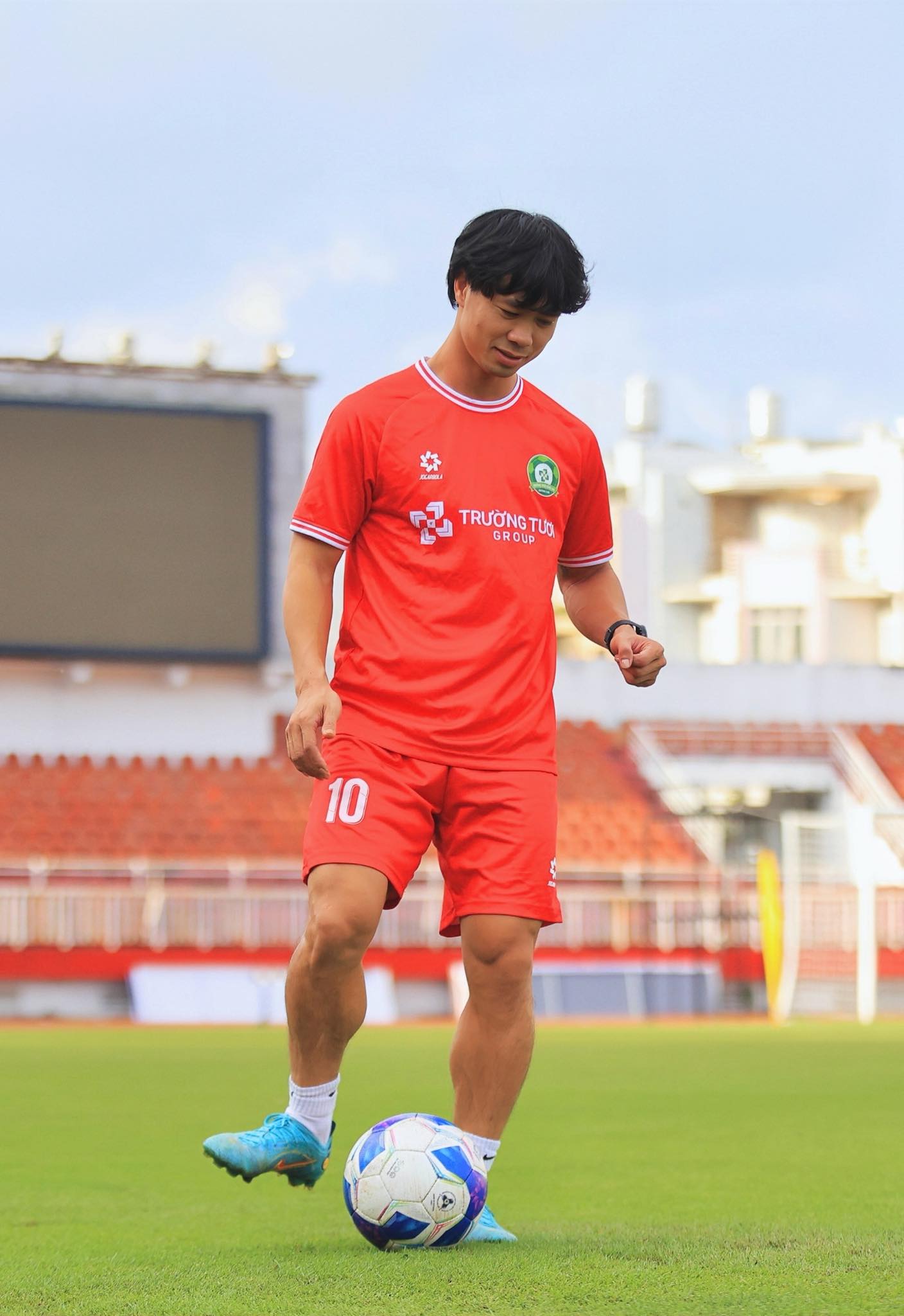 តារាងការប្រកួតវគ្គទី១៖ Cong Phuong ជួយ Truong Tuoi Dong Nai ឈ្នះការប្រកួតដំបូងរបស់ពួកគេ? - រូបថត ២. Lịch thi đấu hạng nhất: Công Phượng giúp Trường Tươi Đồng Nai thắng trận đầu tay? - Ảnh 2.