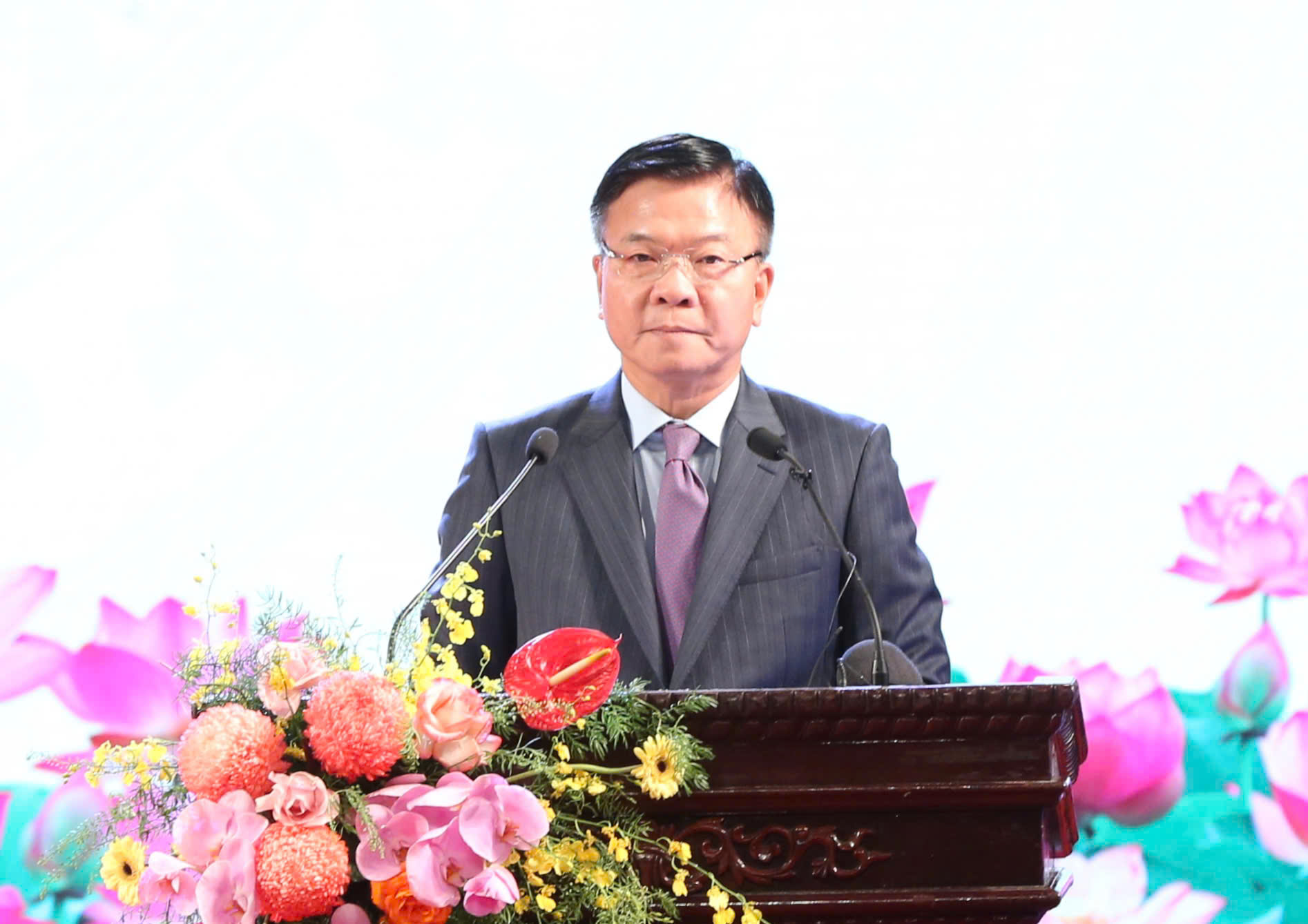 Bộ trưởng Bộ VH-TT-DL: 'Tập trung lan tỏa niềm tin, tr&iacute; tuệ v&agrave; bản lĩnh Việt Nam' - Ảnh 3.