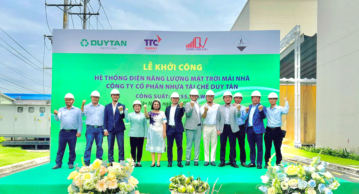Điện mặt trời mái nhà tại DUYTAN Recycling - Bước tiến xanh hóa sản xuất- Ảnh 1.