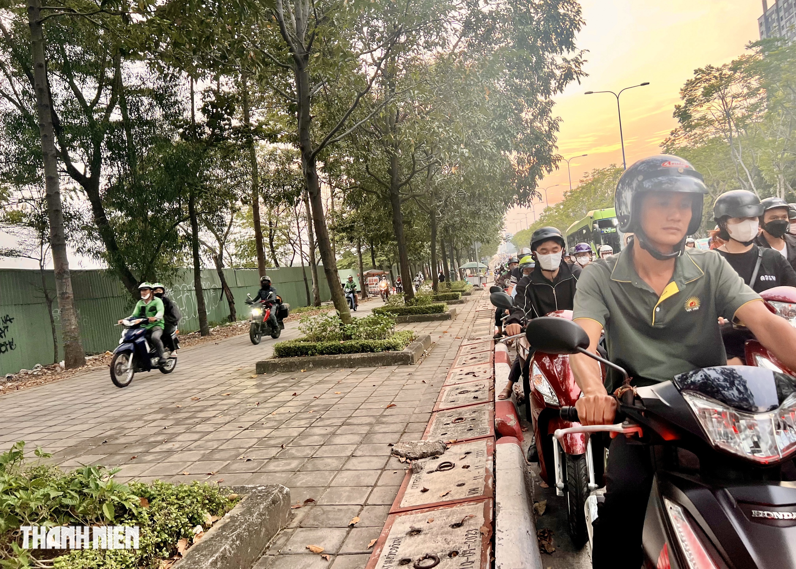 Cận cảnh đường c&oacute; l&agrave;n ri&ecirc;ng cho xe đạp ở TP.HCM: Rộng v&agrave; m&aacute;t mẻ - Ảnh 8.