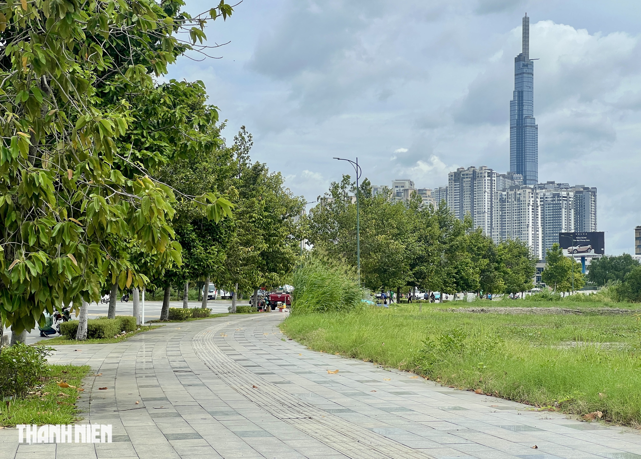 Cận cảnh đường c&oacute; l&agrave;n ri&ecirc;ng cho xe đạp ở TP.HCM: Rộng v&agrave; m&aacute;t mẻ - Ảnh 11.