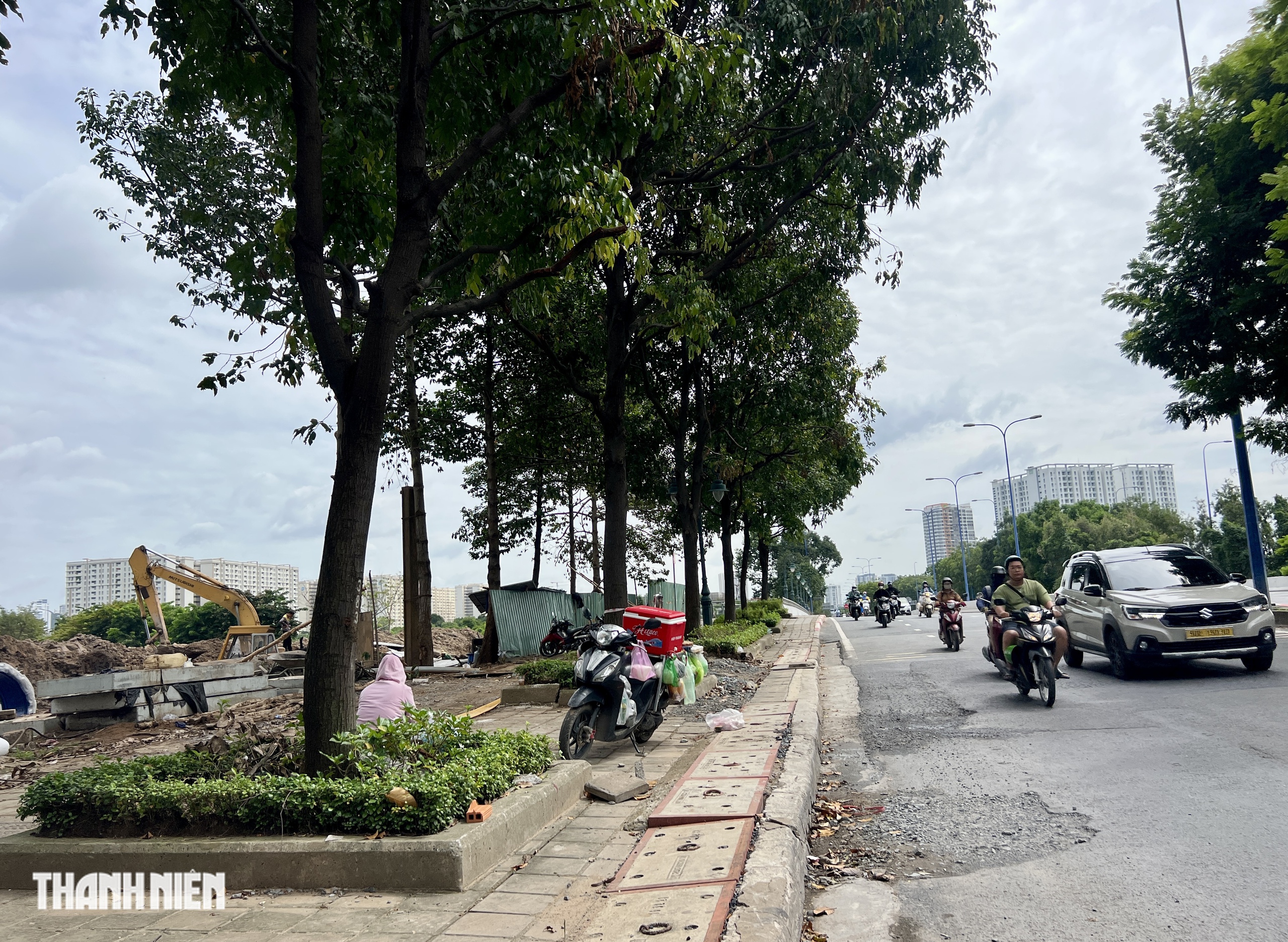 Cận cảnh đường c&oacute; l&agrave;n ri&ecirc;ng cho xe đạp ở TP.HCM: Rộng v&agrave; m&aacute;t mẻ - Ảnh 7.