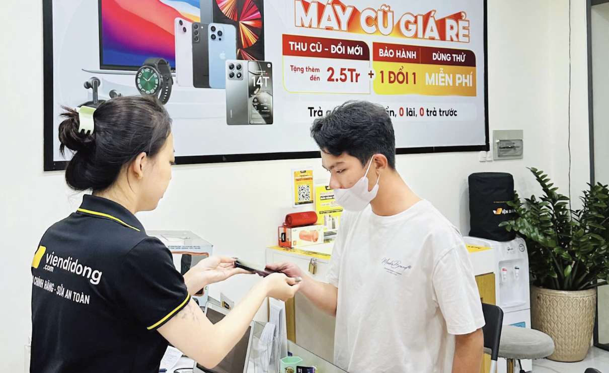 iPhone 17 mở bán, nhiều mẫu máy iPhone cũ đồng loạt giảm giá bán - Ảnh 2.