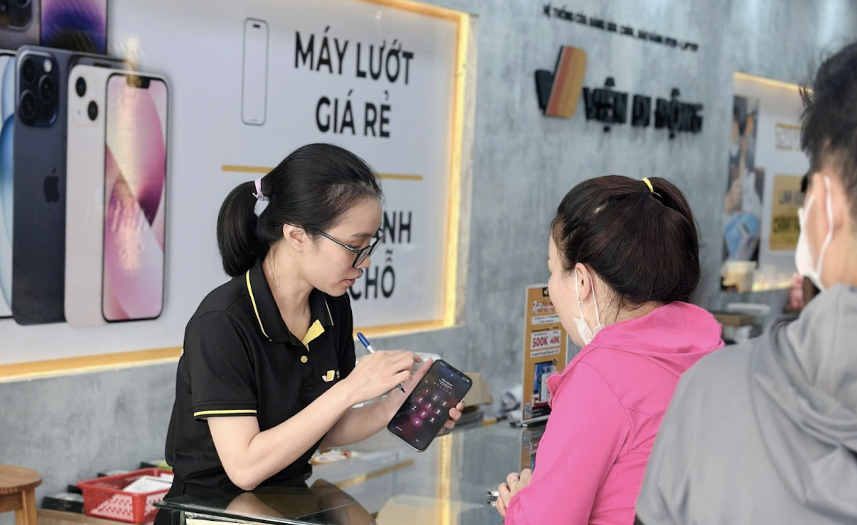 iPhone 17 mở bán, nhiều mẫu máy iPhone cũ đồng loạt giảm giá bán - Ảnh 1.