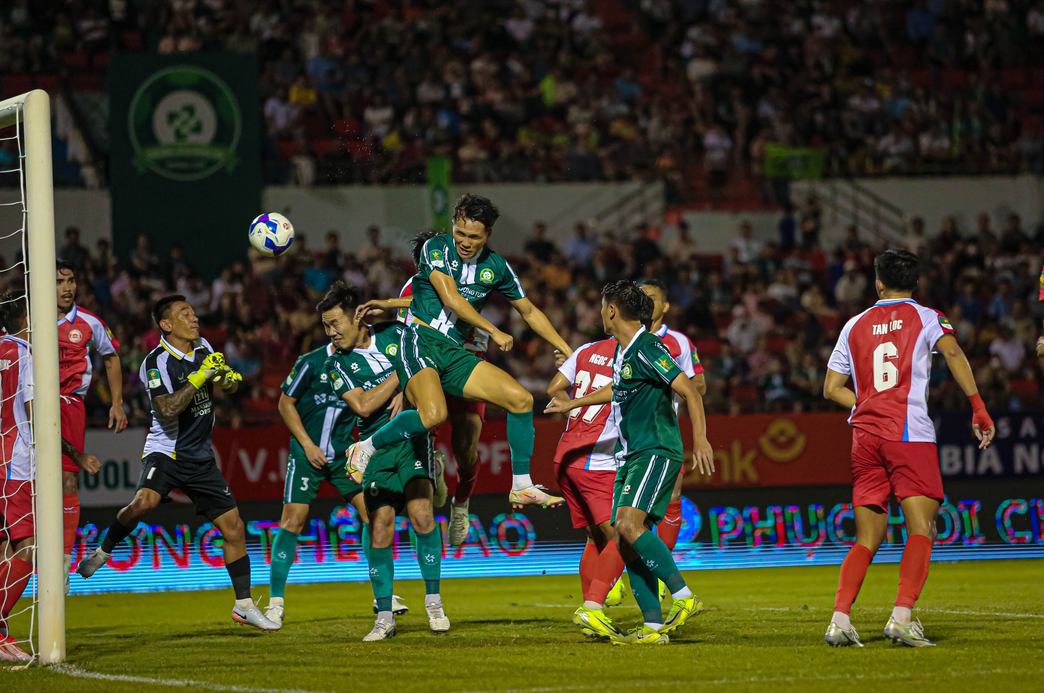 Công Phượng trở lại sân Thống Nhất, viết kỷ niệm đẹp cùng Trường Tươi Đồng Nai?- Ảnh 3. Công Phượng trở lại sân Thống Nhất, viết kỷ niệm đẹp cùng Trường Tươi Đồng Nai?- Ảnh 3.