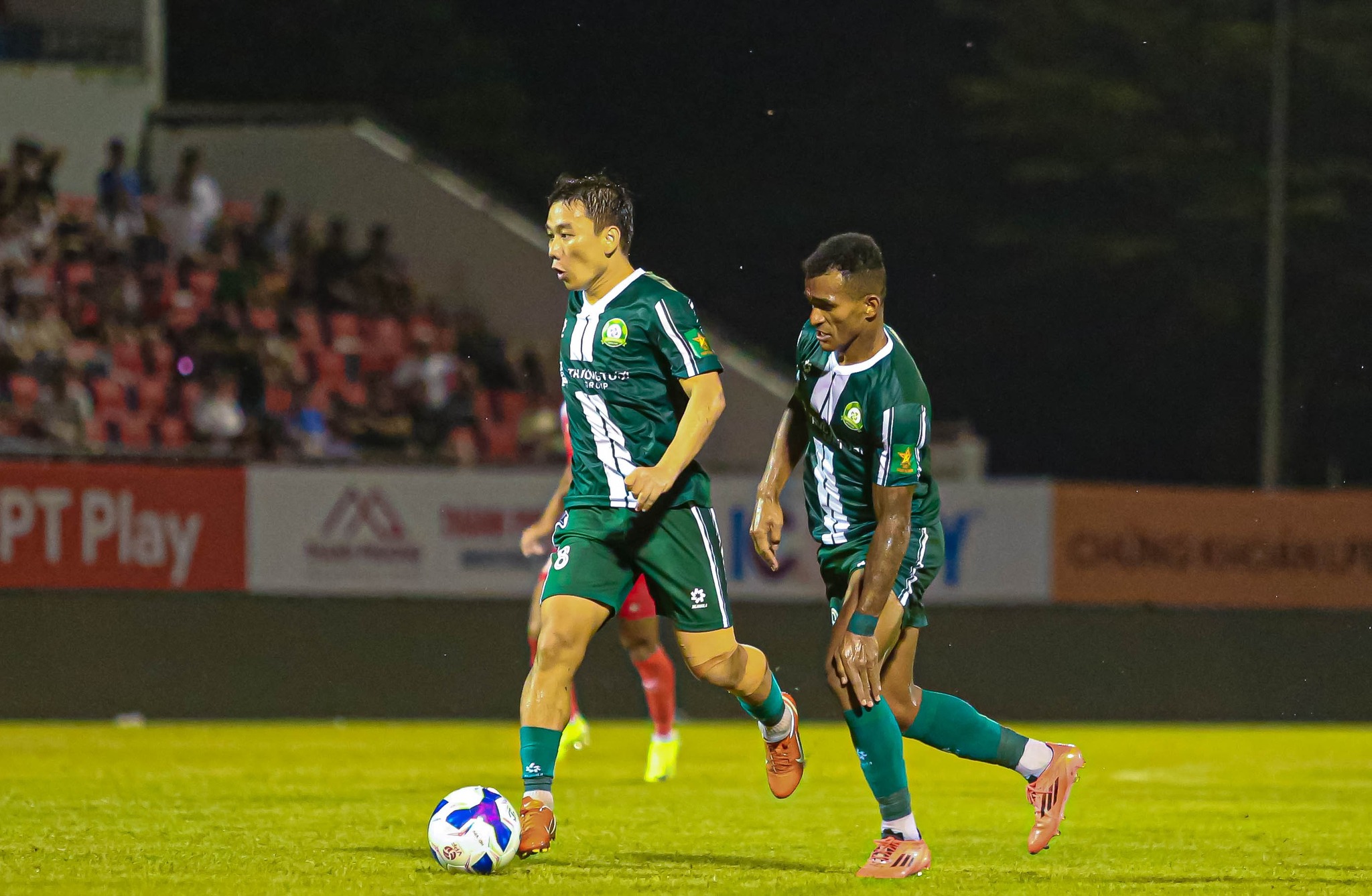 Công Phượng trở lại sân Thống Nhất, viết kỷ niệm đẹp cùng Trường Tươi Đồng Nai?- Ảnh 4. Công Phượng trở lại sân Thống Nhất, viết kỷ niệm đẹp cùng Trường Tươi Đồng Nai?- Ảnh 4.