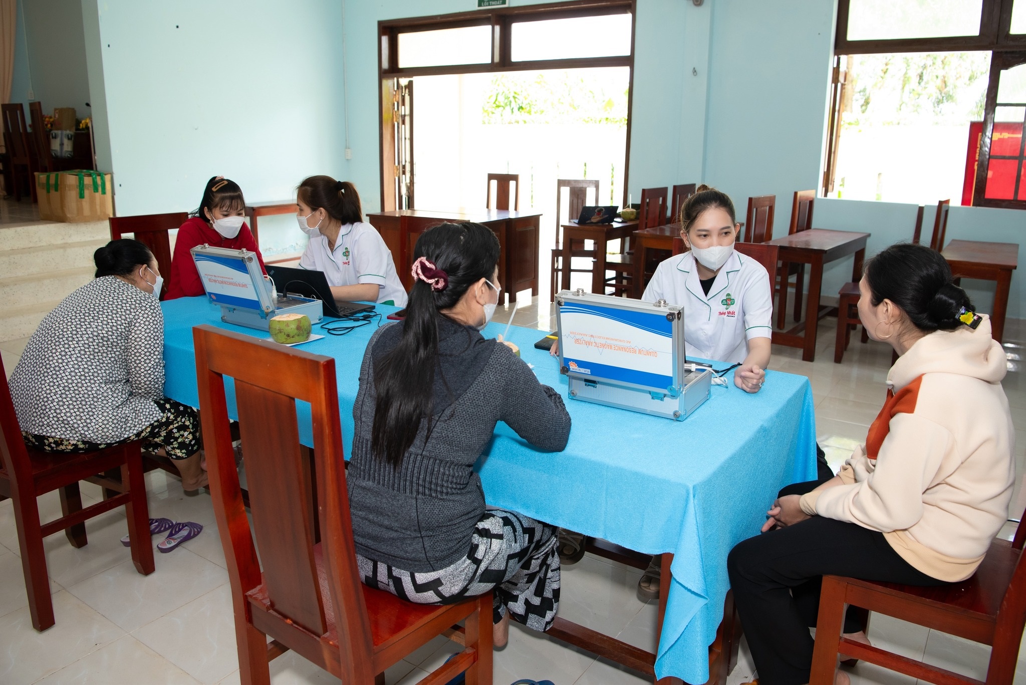 Chung dòng máu Lạc Hồng mang nước sạch và Bữa cơm đến trẻ em vùng sâu - Ảnh 4.