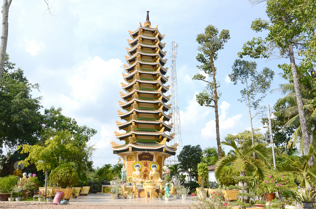 Ha Tien Thap Canh៖ សារីរិកធាតុបុរាណនៅវត្ត Tam Bao - រូបថត ២. Hà Tiên thập cảnh: Di tích thành xưa ở chùa Tam Bảo- Ảnh 2.