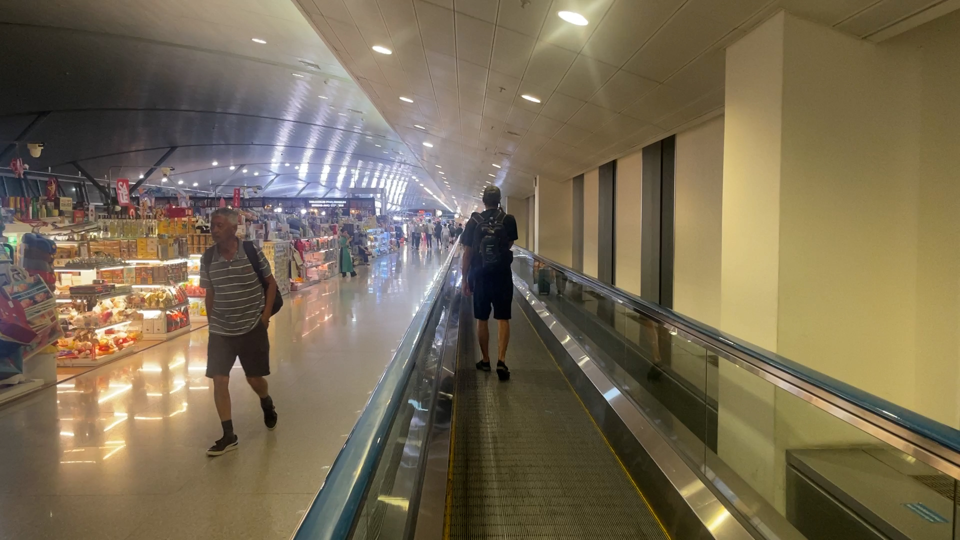 T&acirc;n Sơn Nhất thăng hạng trong tốp những s&acirc;n bay tốt nhất thế giới - Ảnh 3.