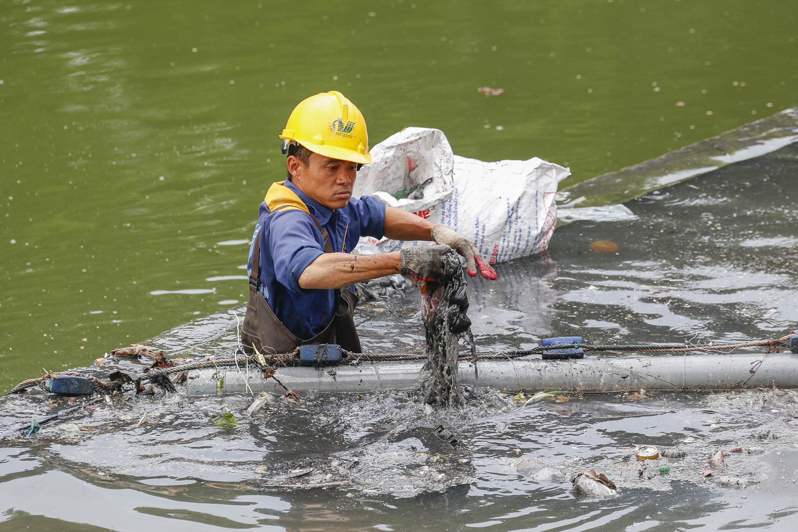 Hiện trạng sông Tô Lịch sau khi bổ cập 2 nguồn nước- Ảnh 7.