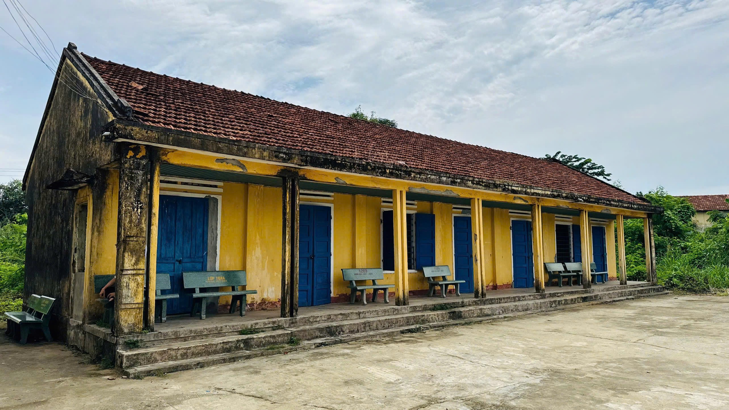 Nơm nớp học trong phòng 'chờ sập' - Ảnh 3.